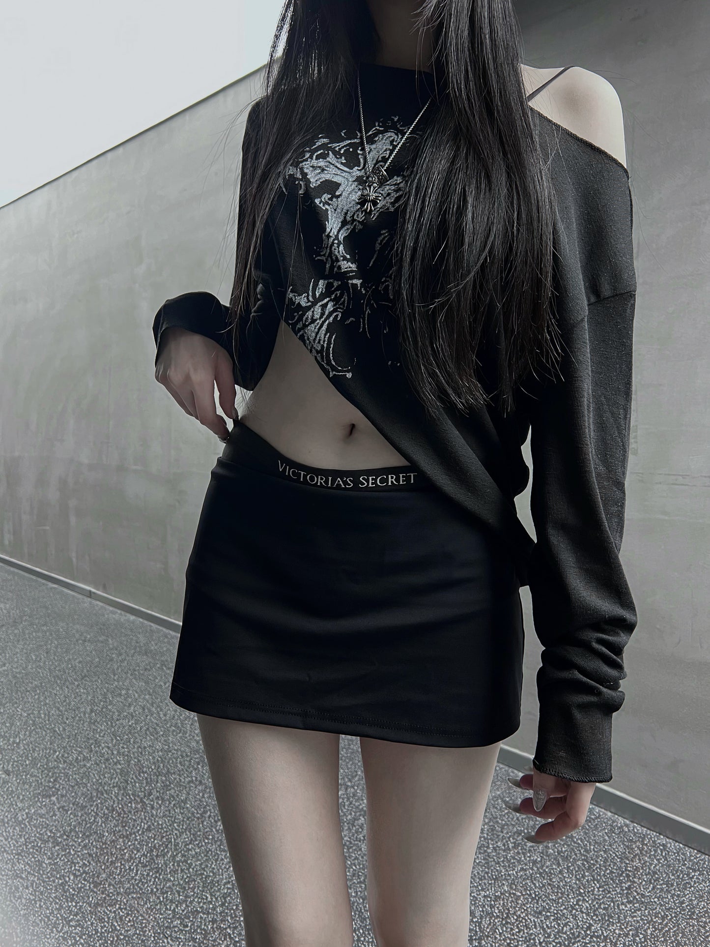 Catch me off shoulder long sleeve