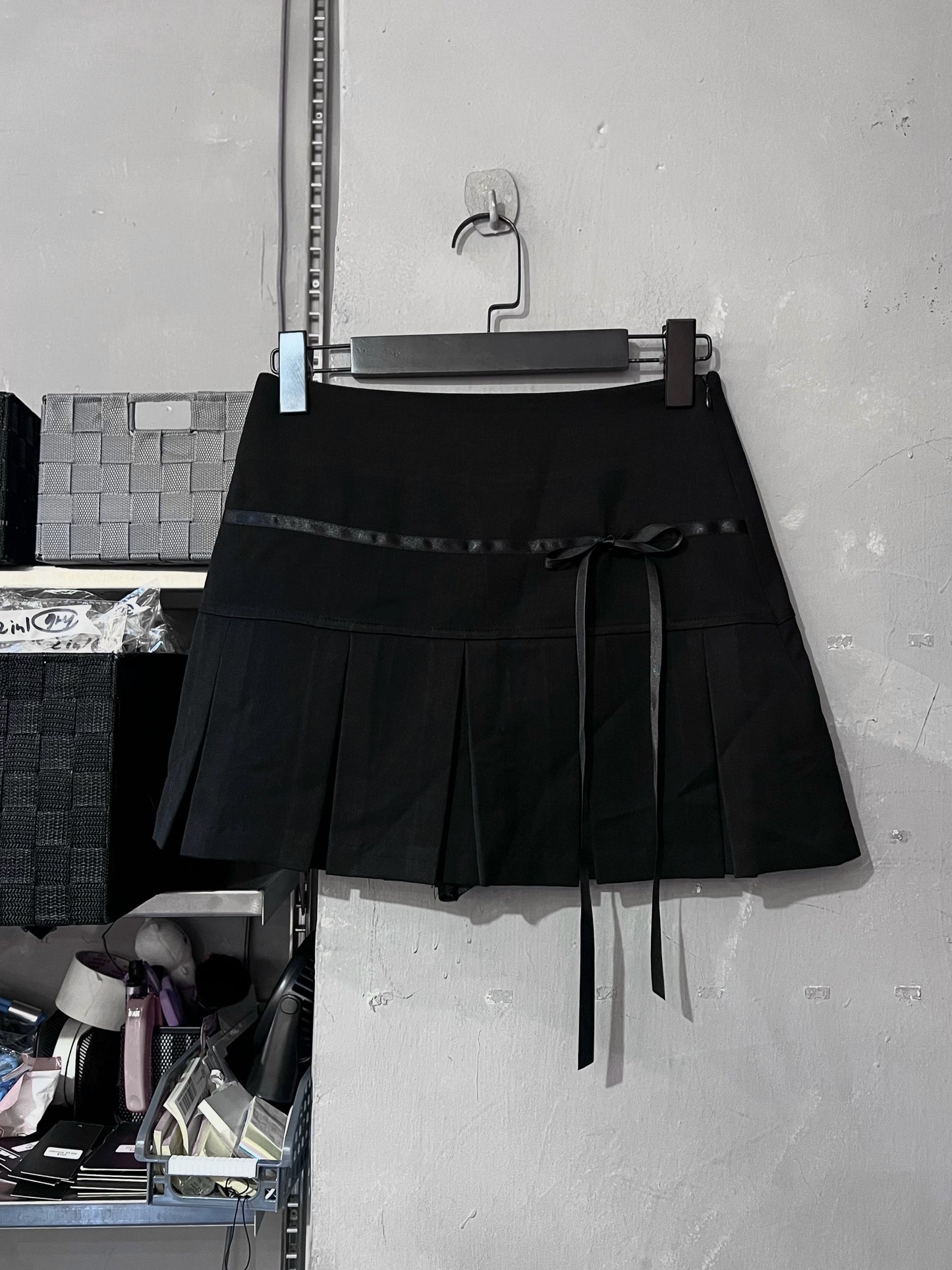 Satin ribbon pleated skirt