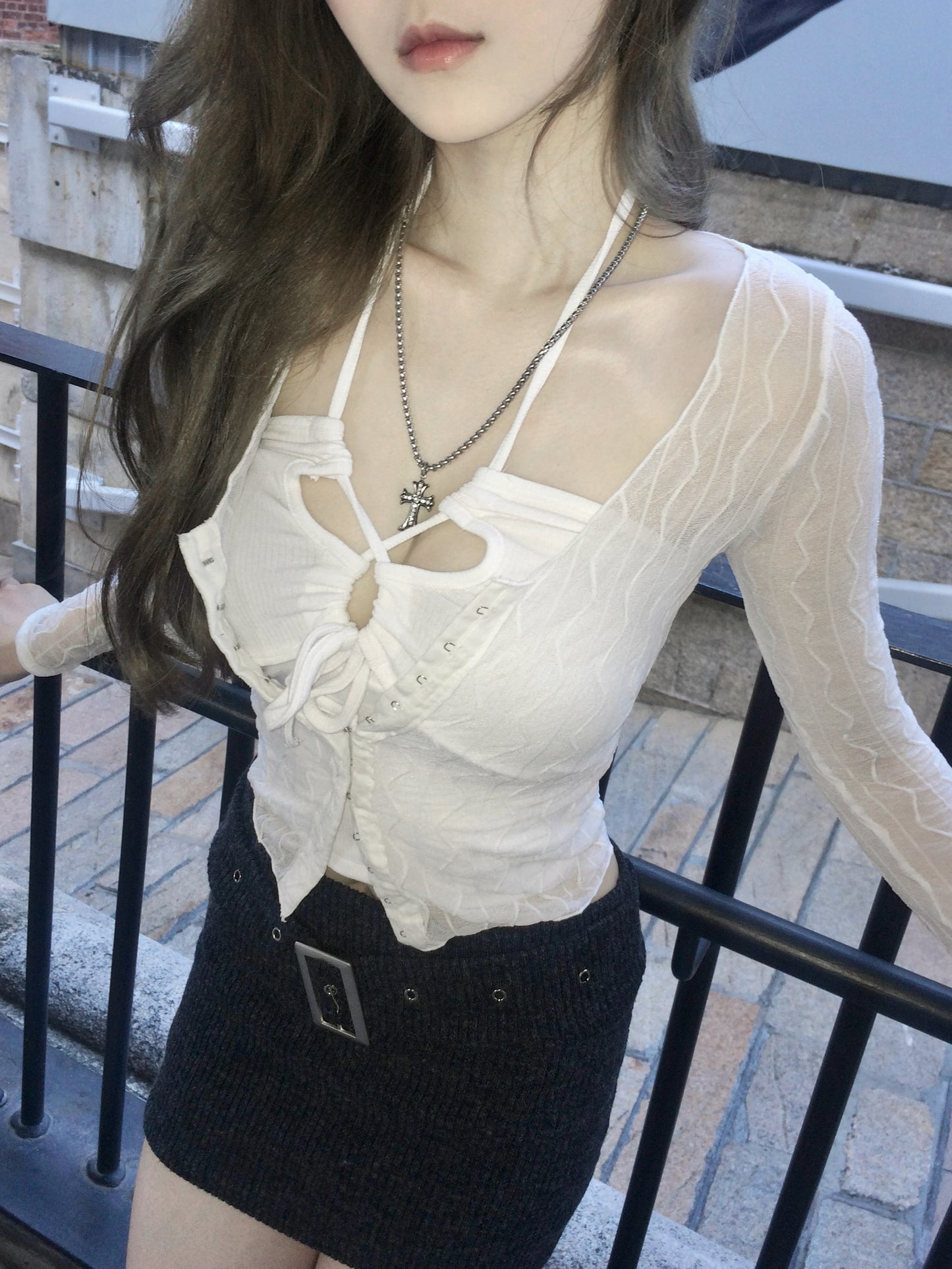 Wave lines buckle cardigan