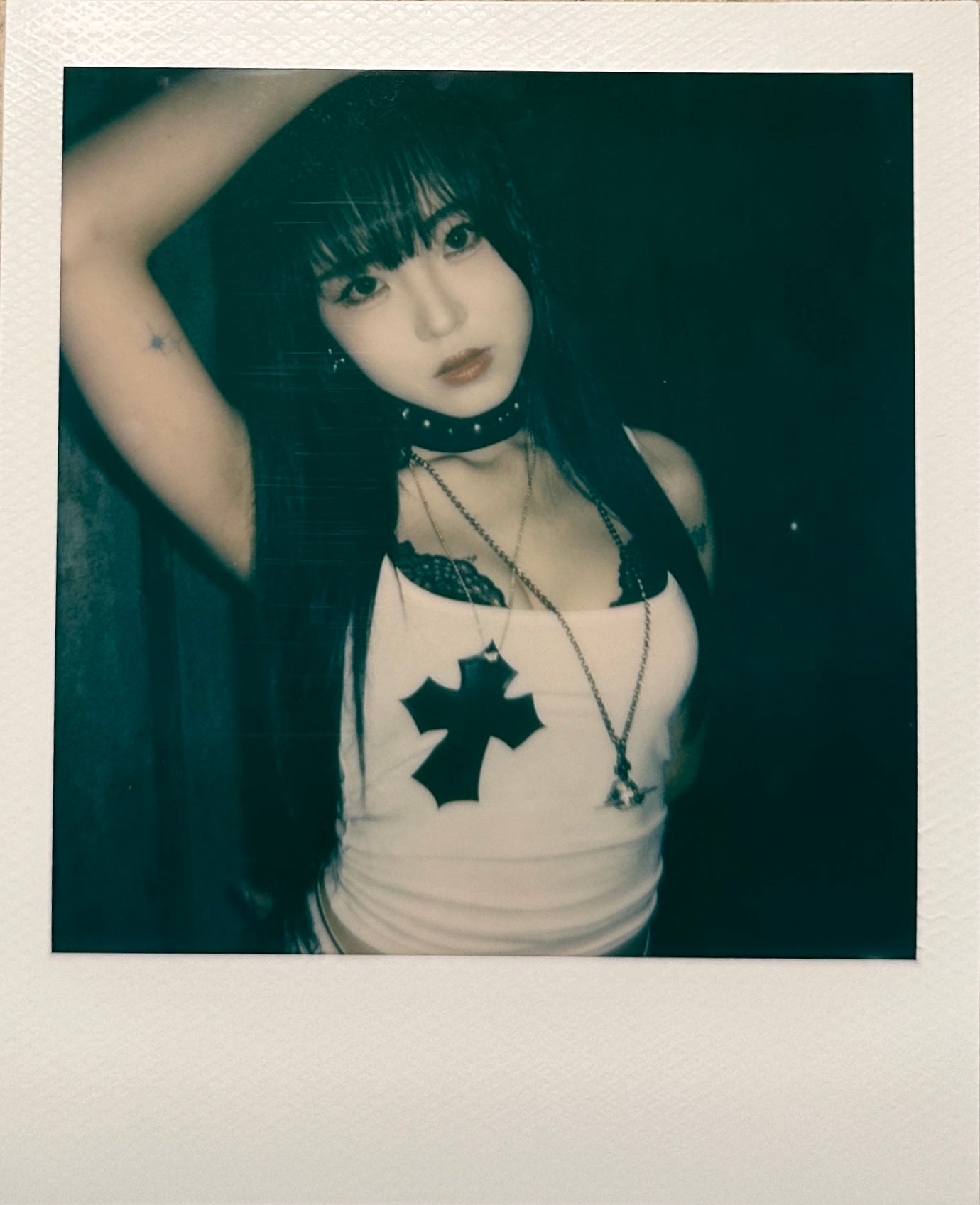 CROSS NECKLACE SLEEVELESS