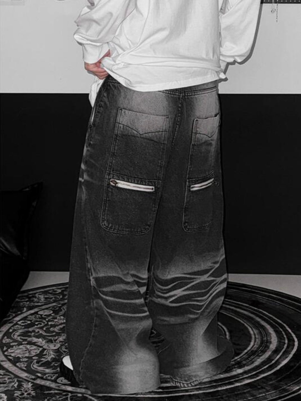 Back zipper pockets loose jeans
