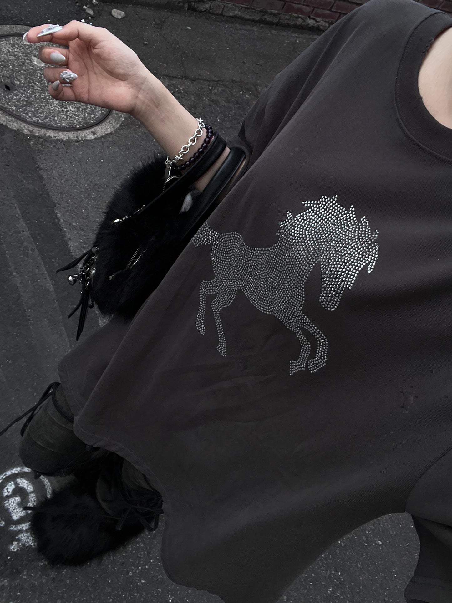 Horse logo tee