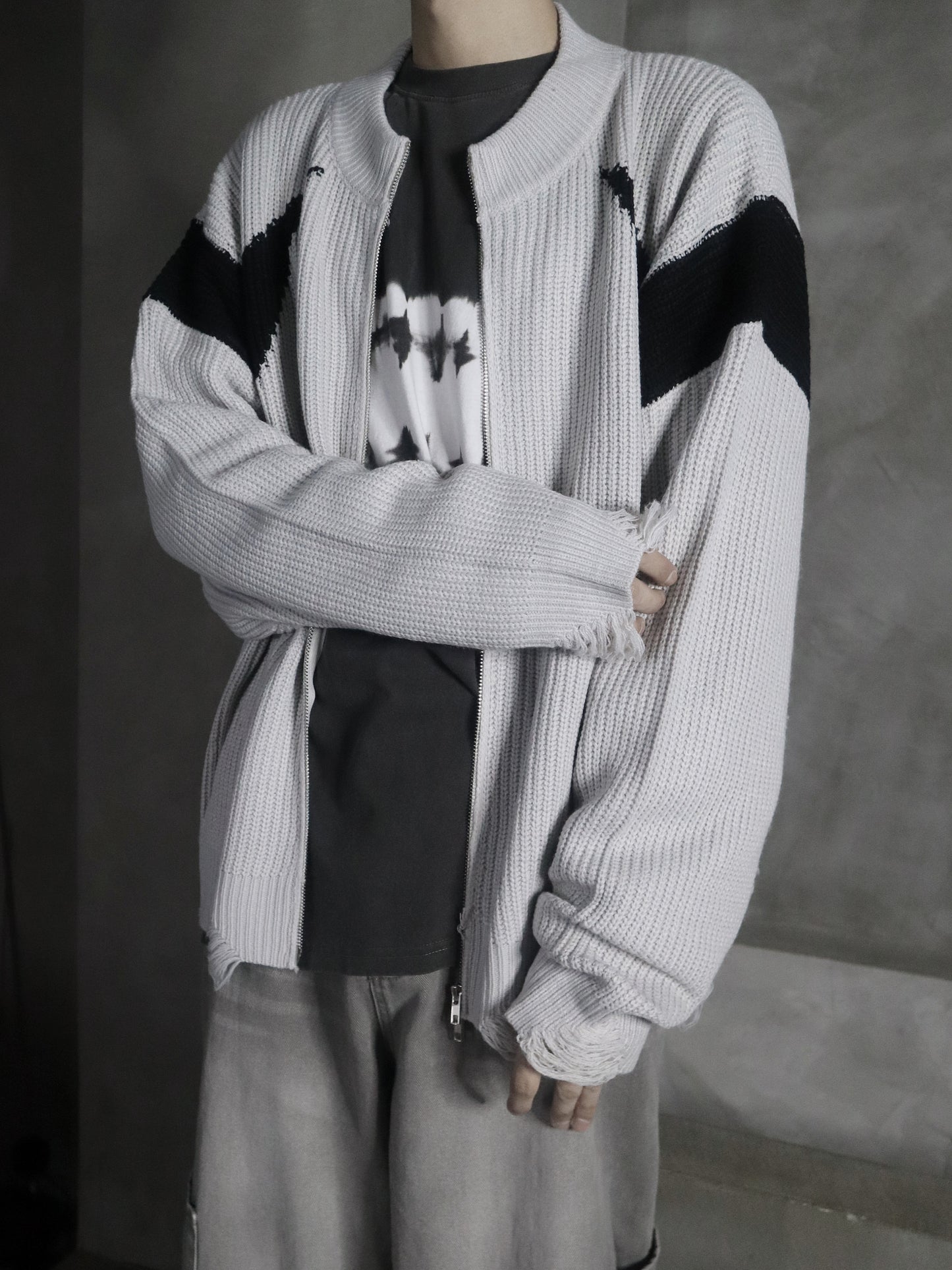 [unisex] Sharp line damaged zipup knitwear