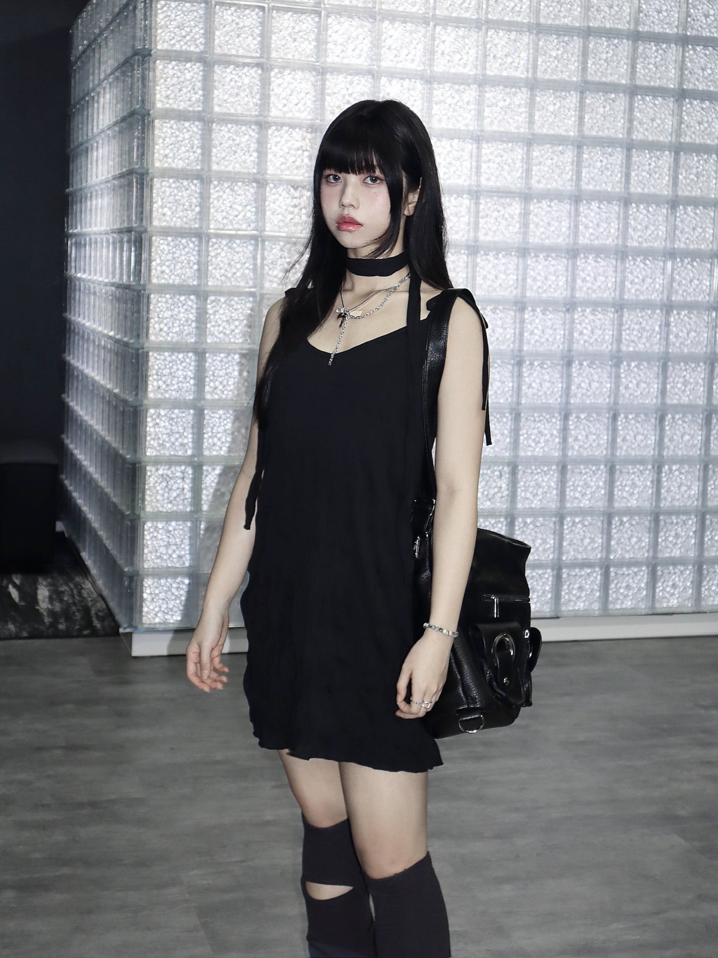 Wrinkle dress with muffler