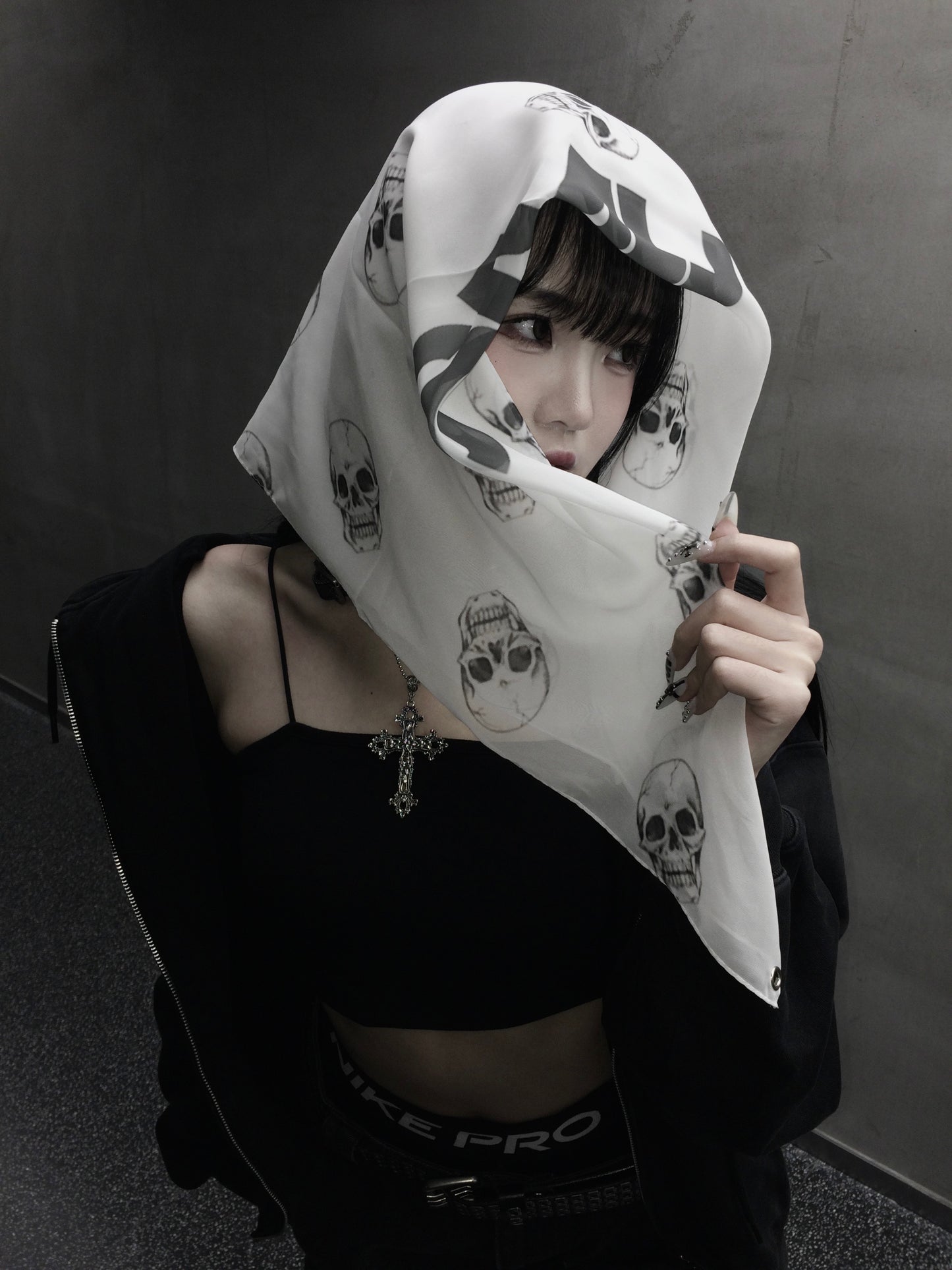 SMH SKULL EYELET SCARF