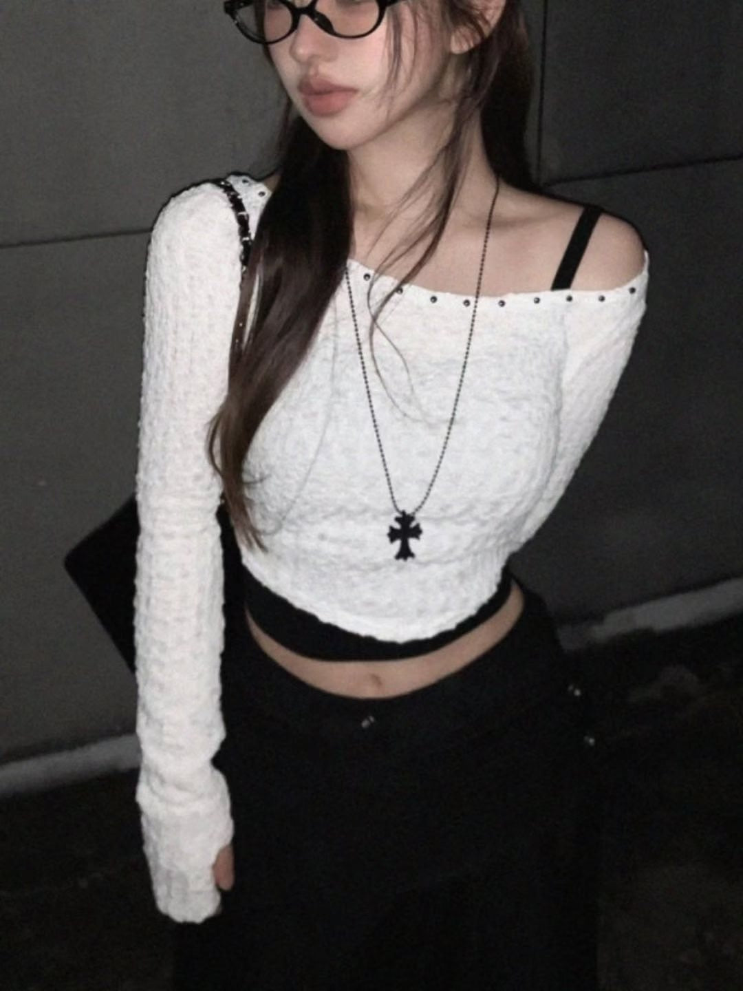 Wrinkle crop top with necklace
