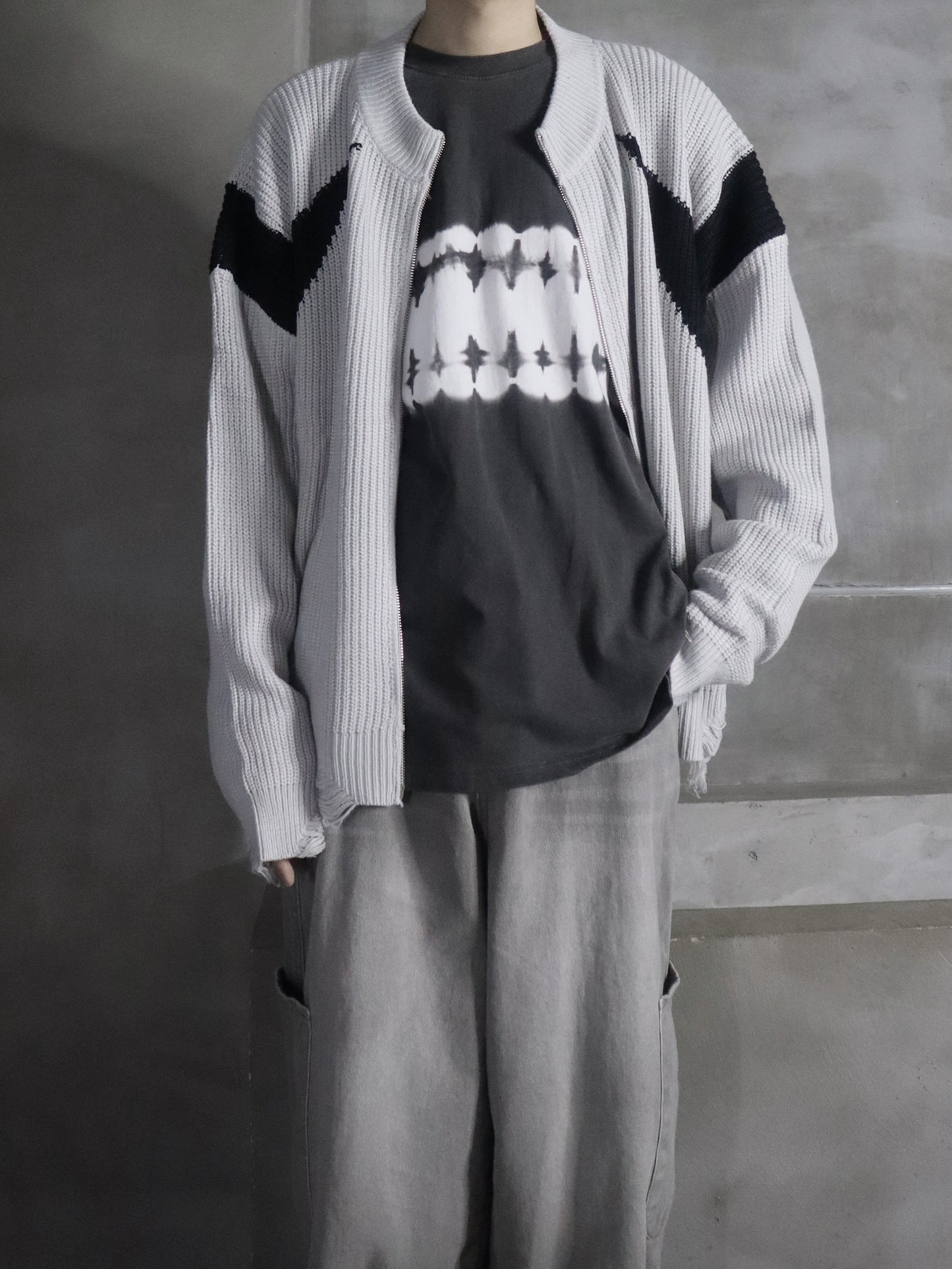 [unisex] Sharp line damaged zipup knitwear