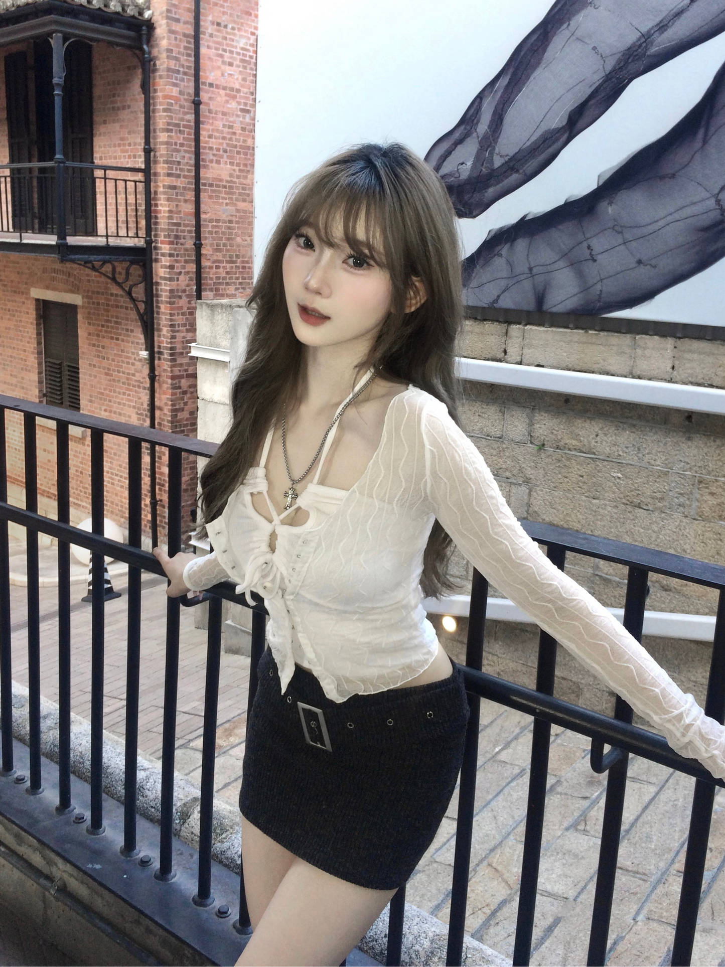 Wave lines buckle cardigan
