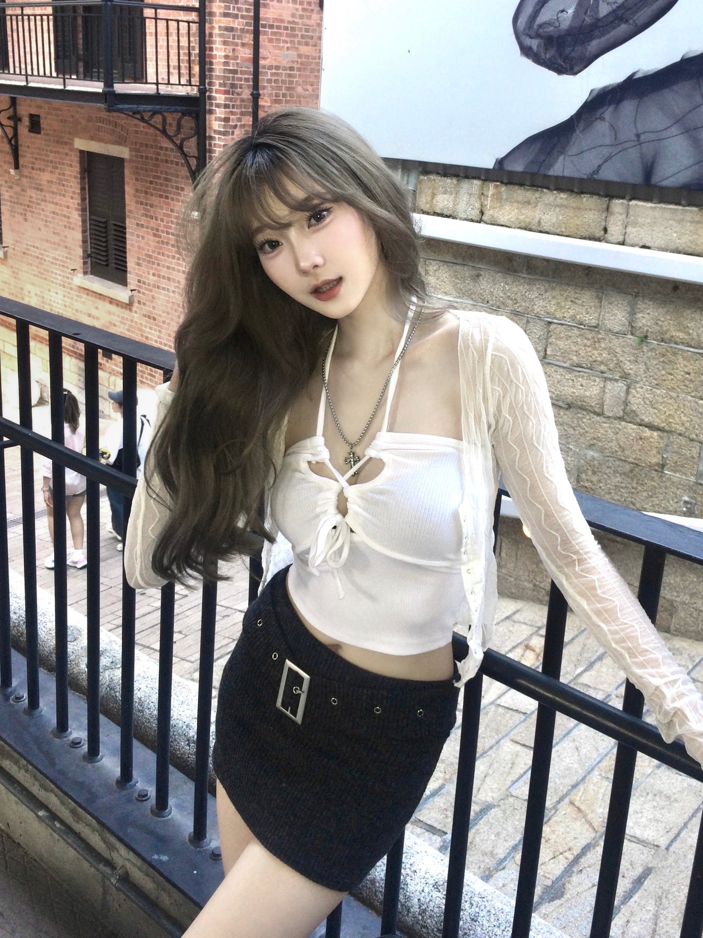 Wave lines buckle cardigan