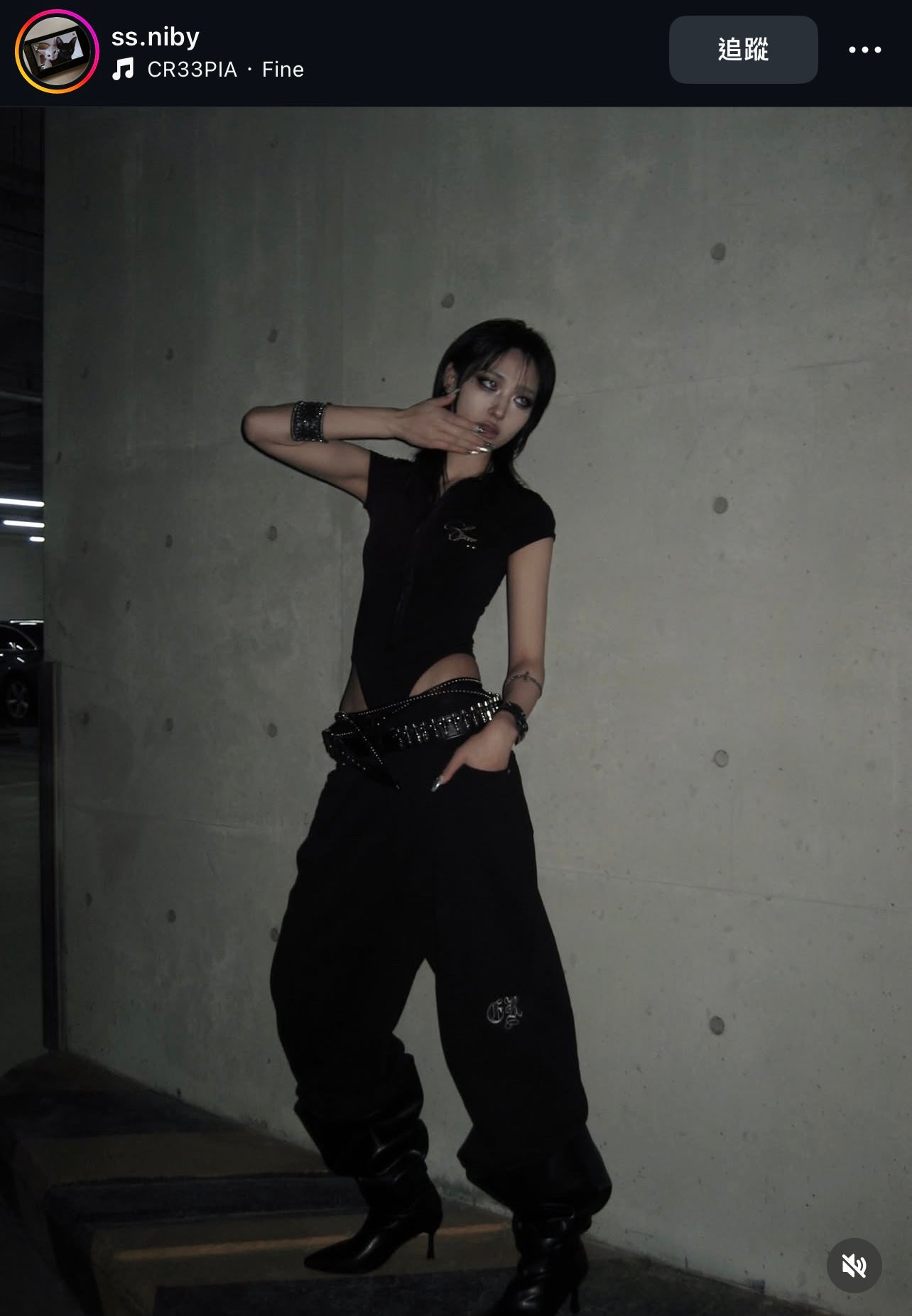 [ EYEER ] Script Logo Hook Short Sleeve Top