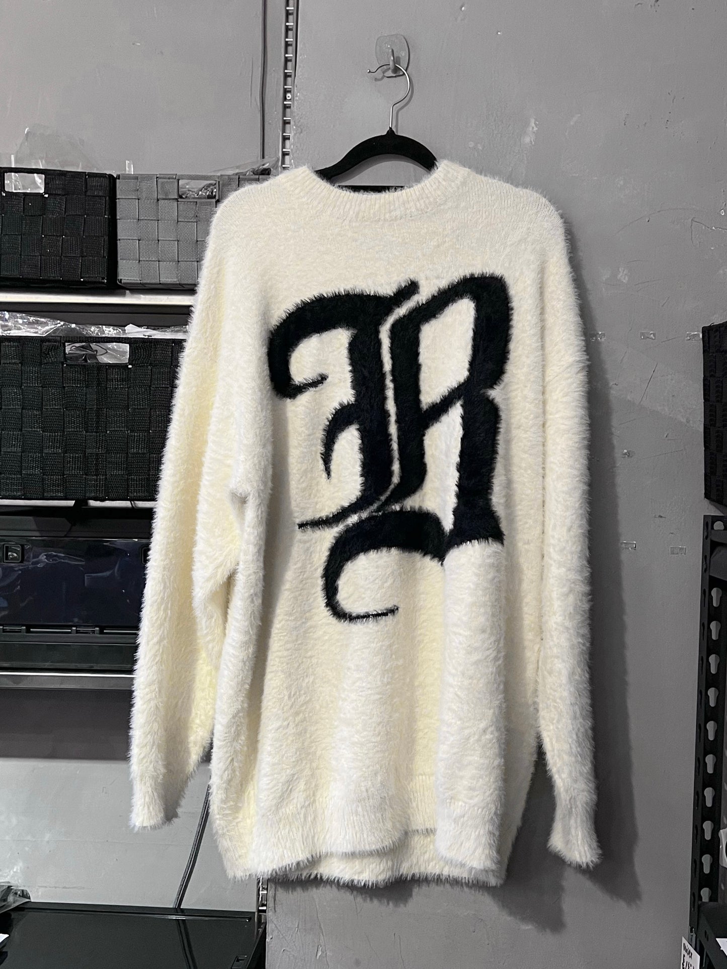 [unisex] ‘ B ‘sweater