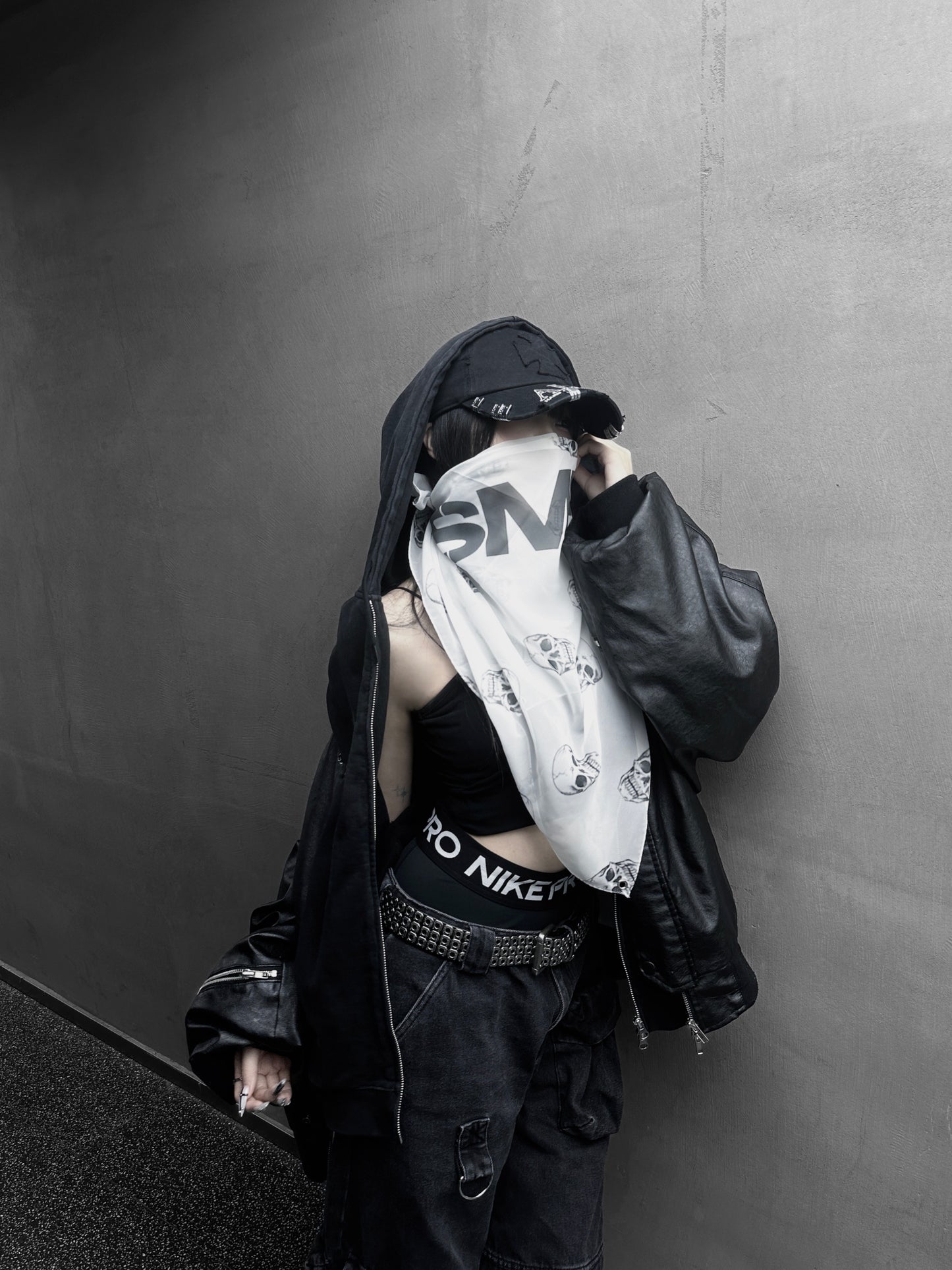 SMH SKULL EYELET SCARF