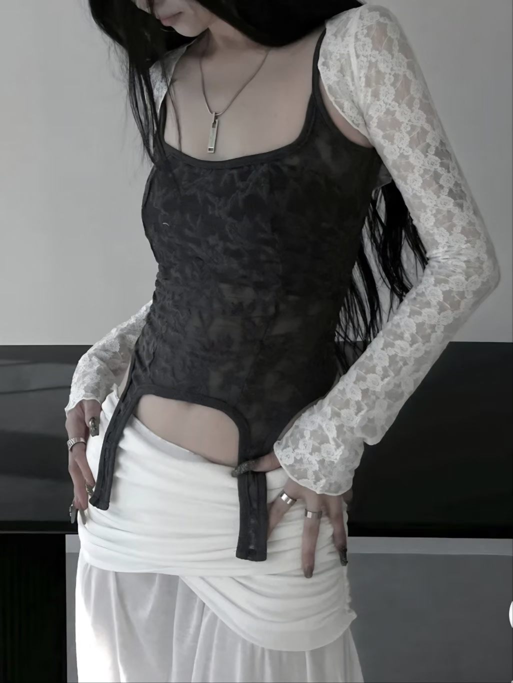 ‘MAY’ rose pattern outer