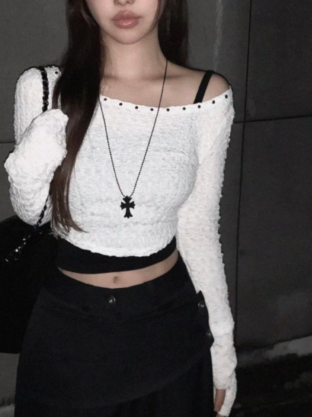 Wrinkle crop top with necklace