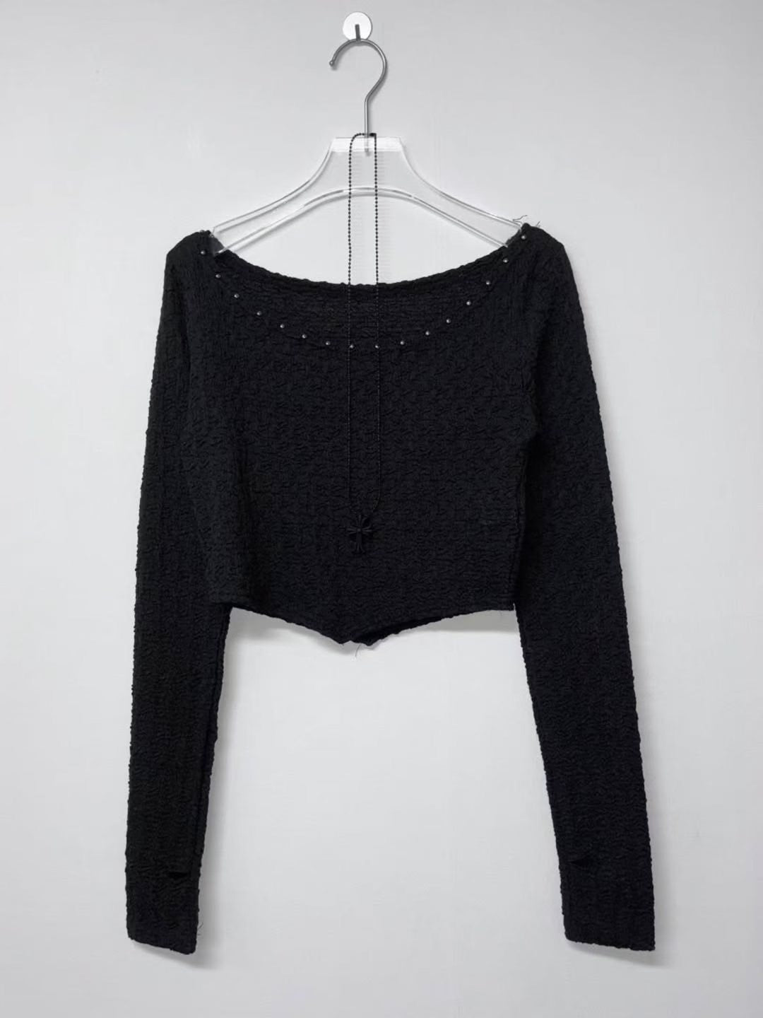 Wrinkle crop top with necklace