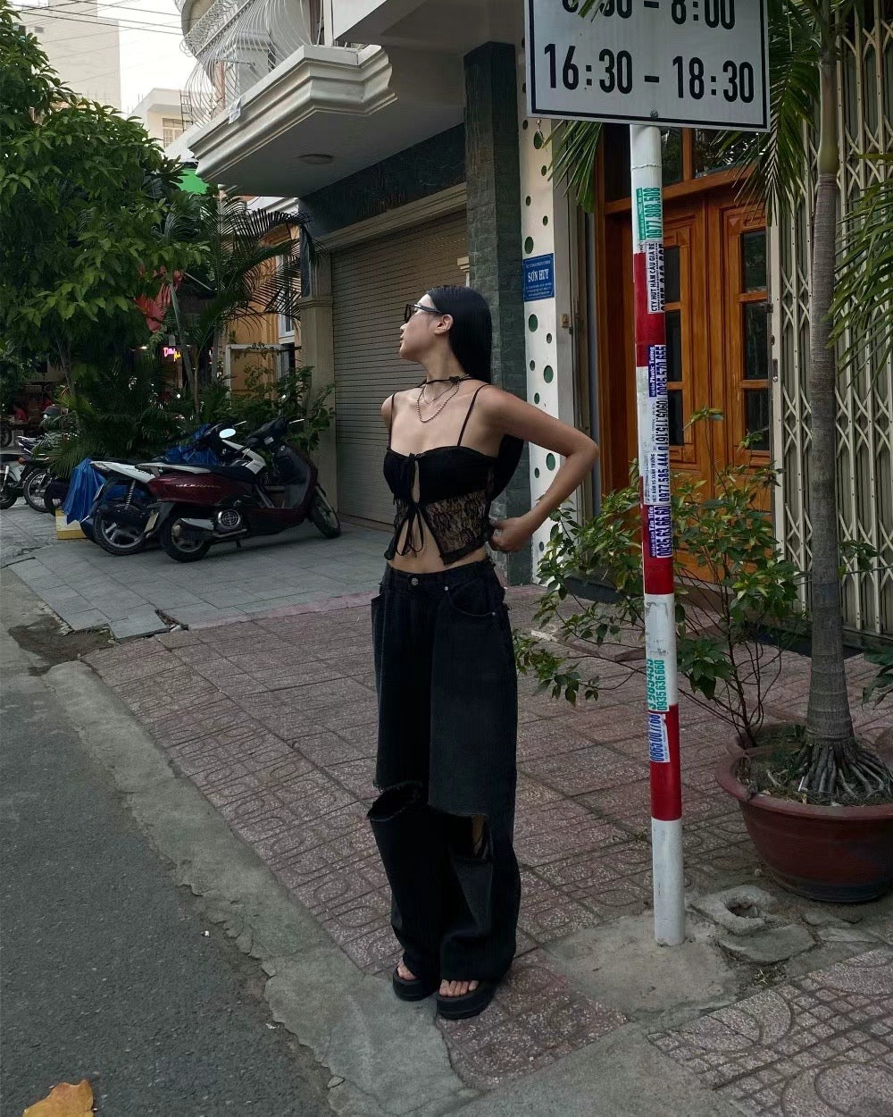 Ribbon lace fungus side tank top