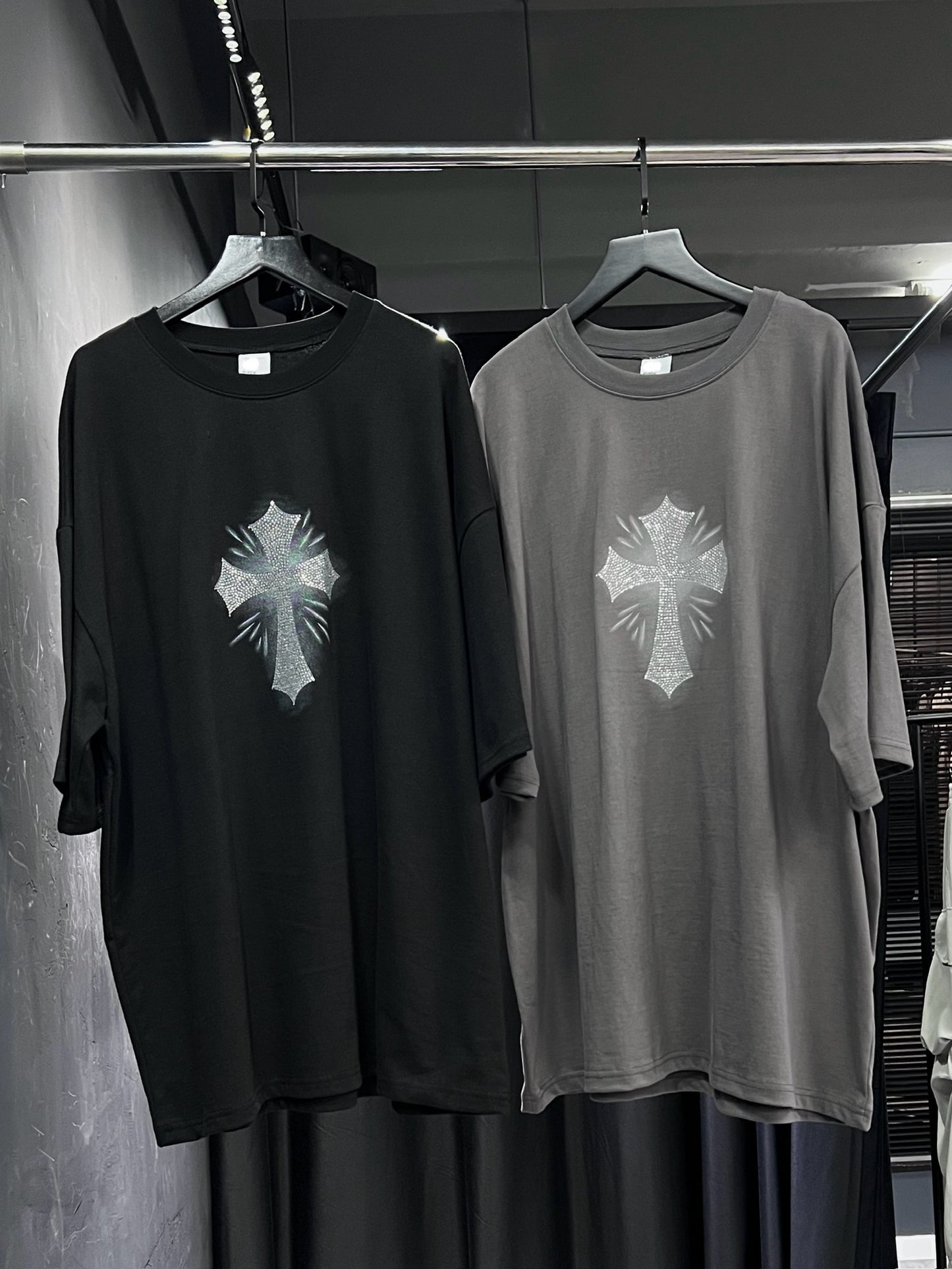 Diamond cross tee