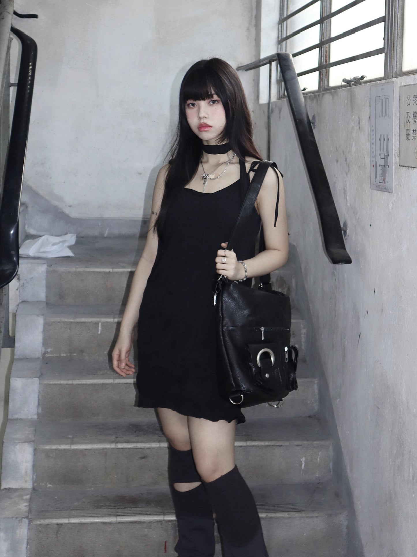 Wrinkle dress with muffler