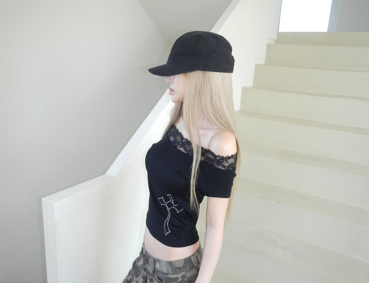 ‘I feel you’ off shoulder