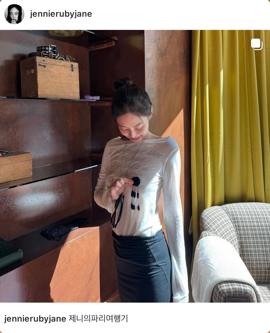 [ Jennie同款 ]
LETTERING SHEER LONG SLEEVE