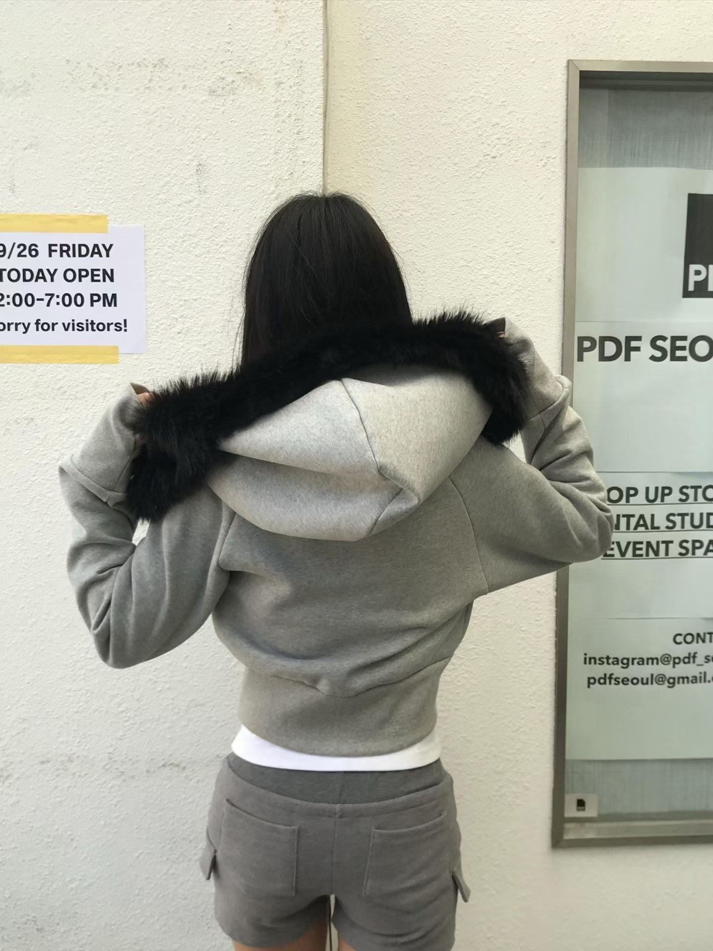 ‘Jealous type’ fur cropped hoodie zip up