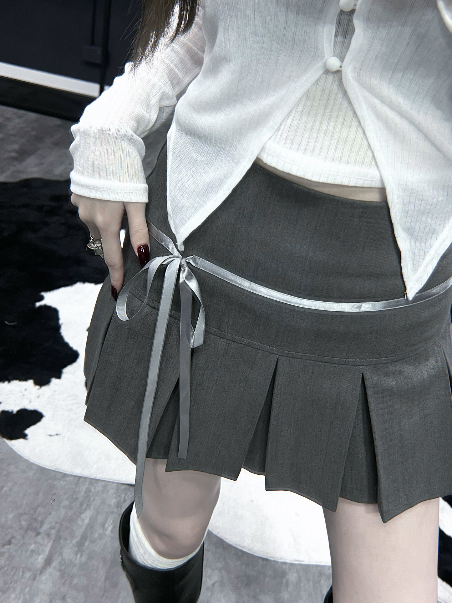 Satin ribbon pleated skirt