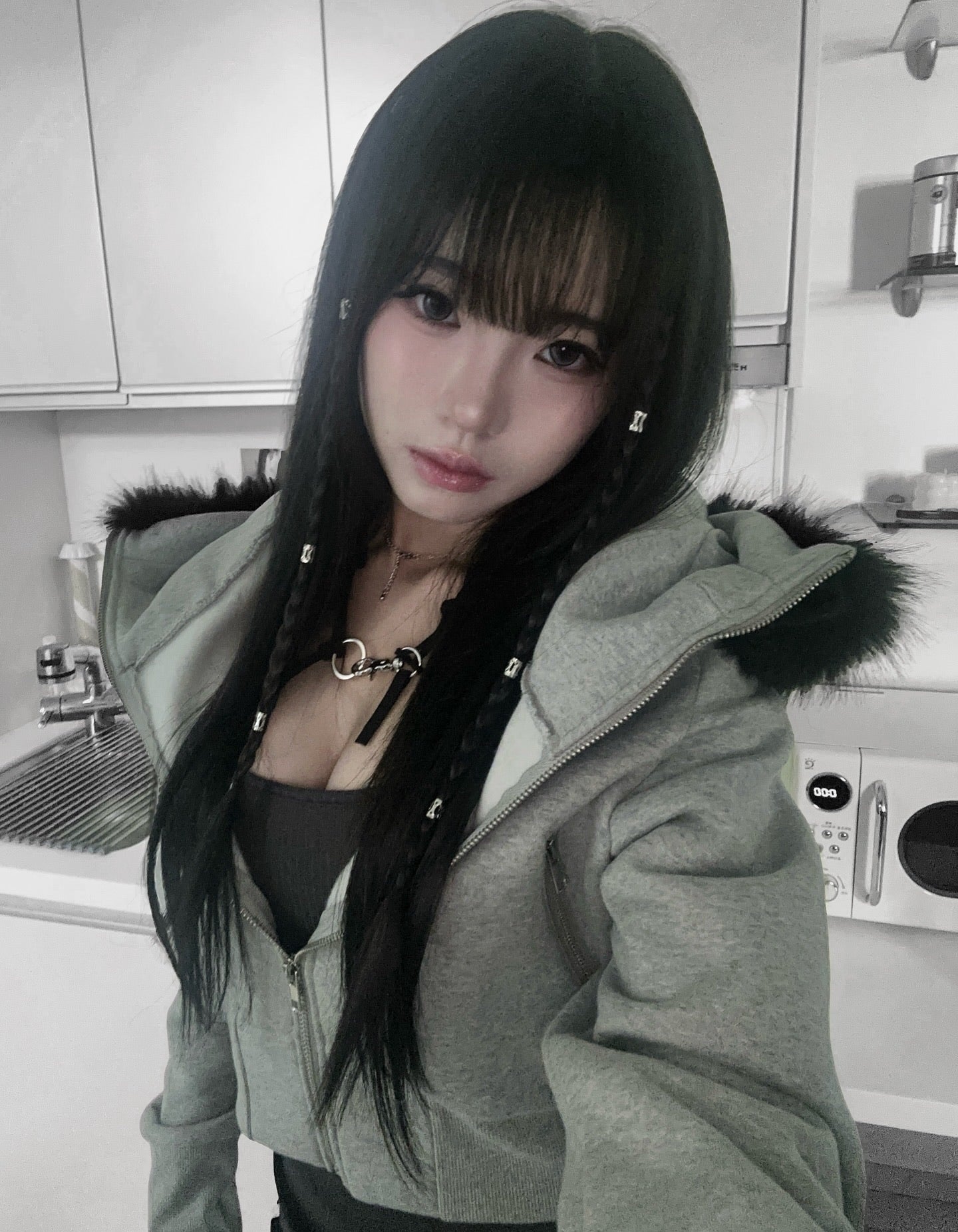 ‘Jealous type’ fur cropped hoodie zip up
