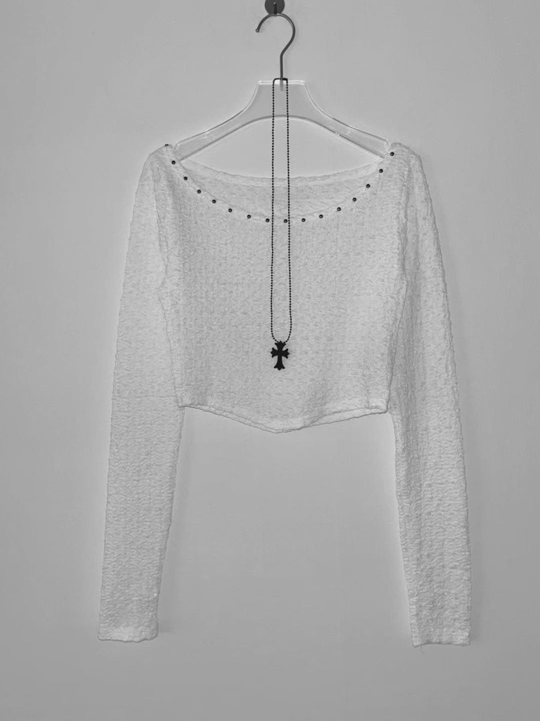 Wrinkle crop top with necklace