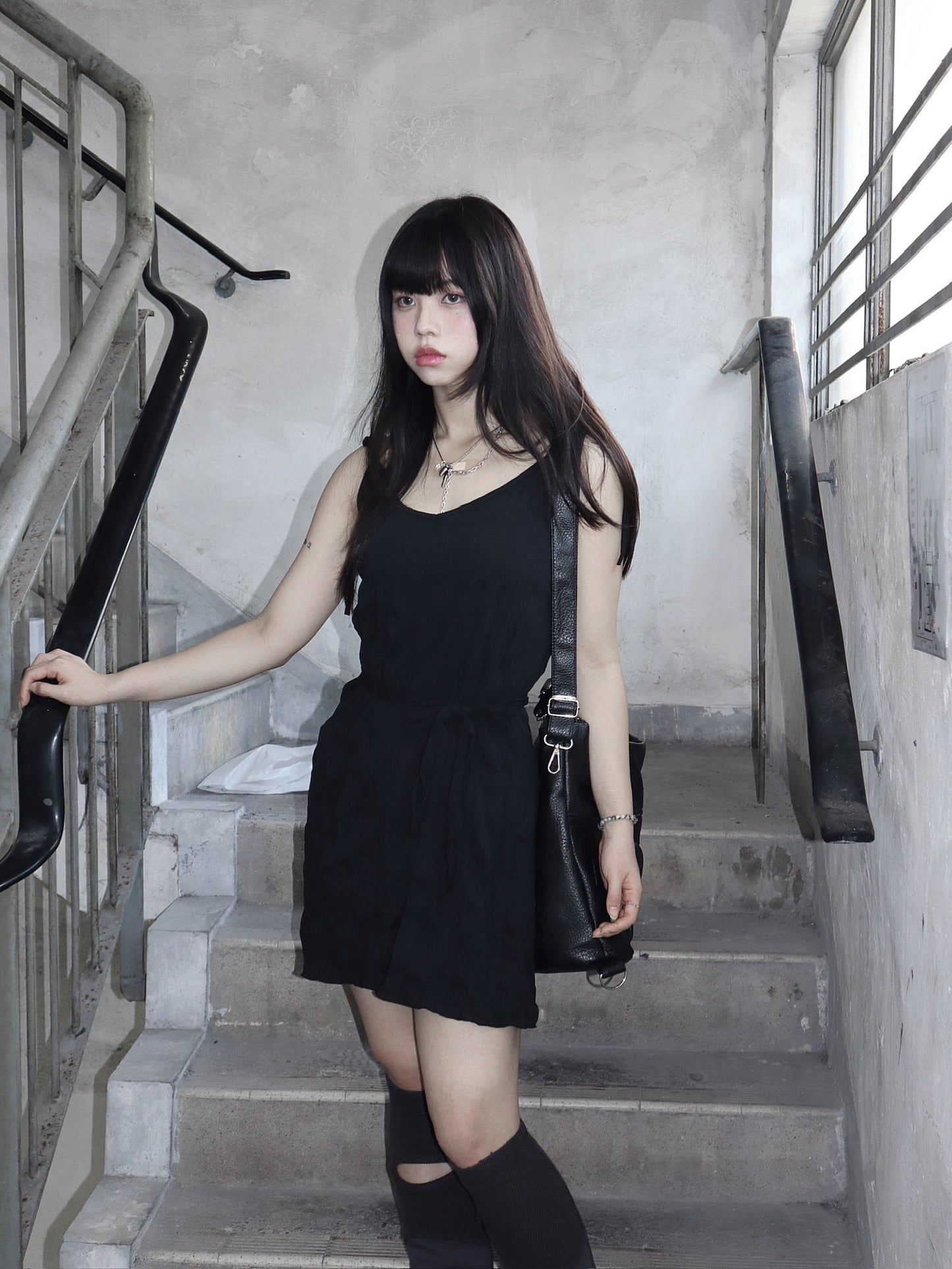 Wrinkle dress with muffler