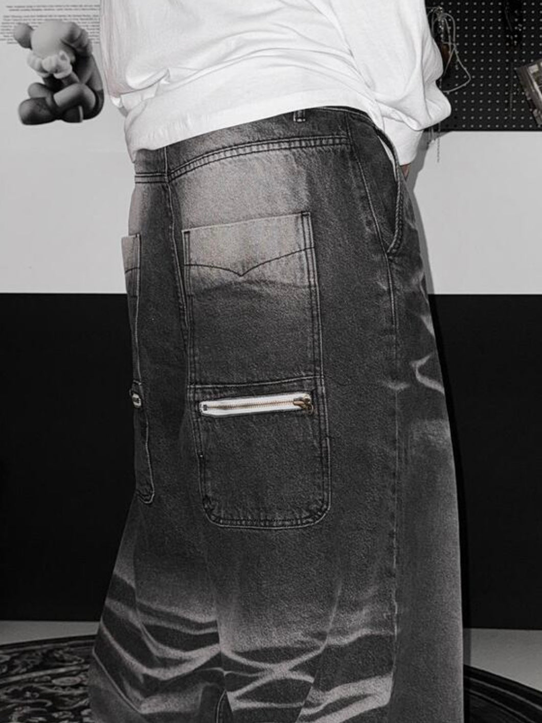 Back zipper pockets loose jeans