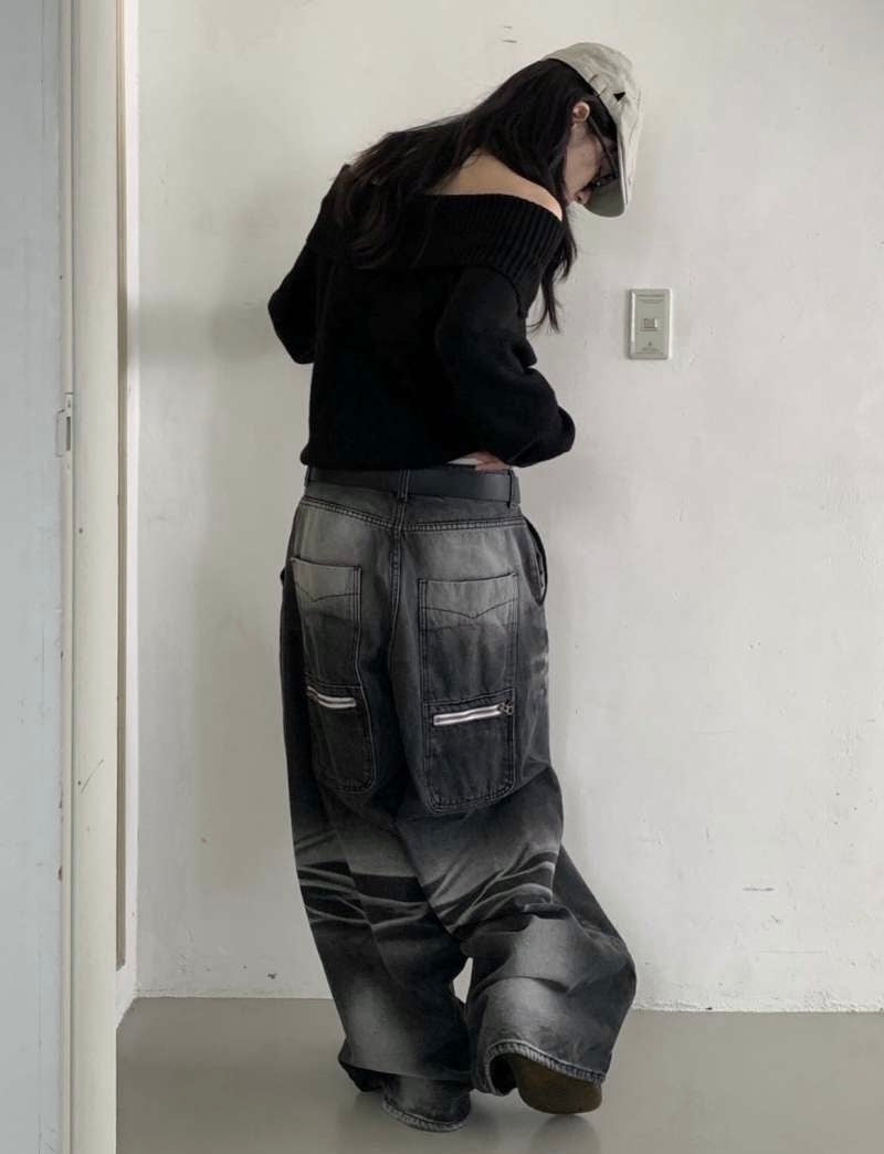 Back zipper pockets loose jeans
