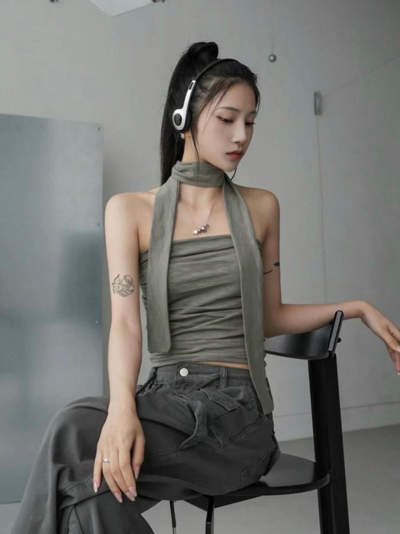 Crease tube top with muffler