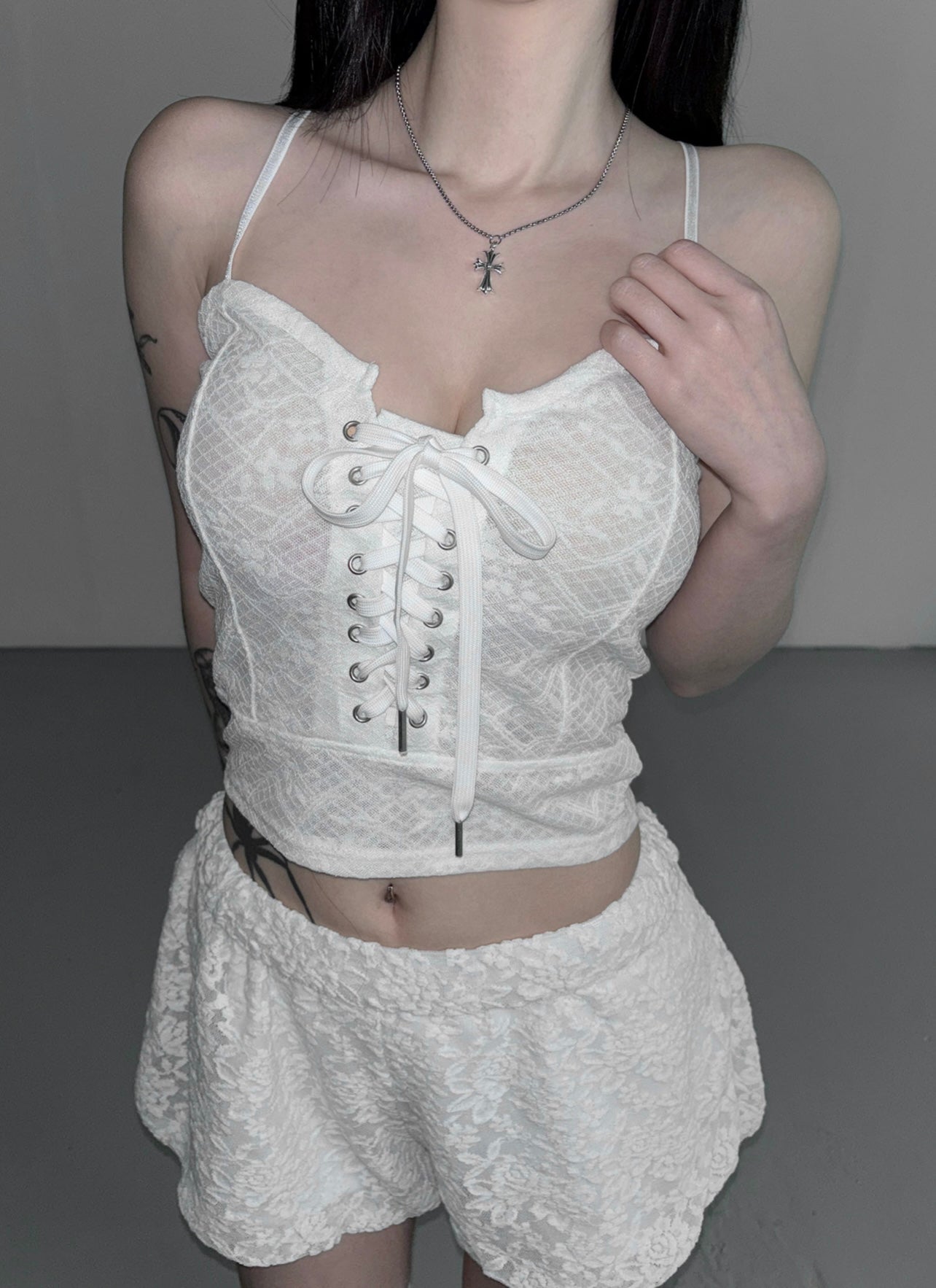 ‘TWINS’ ribbon lace tank top