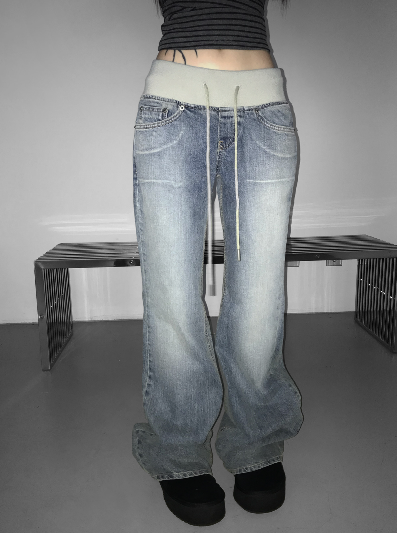 [ ian同款 ] ‘Delulu’ bell-bottom jeans