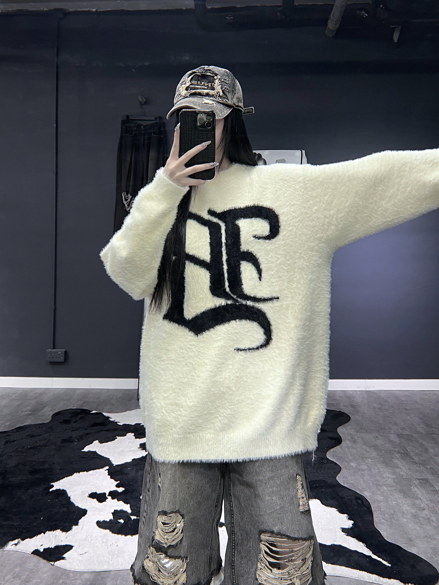 [unisex] ‘ B ‘sweater