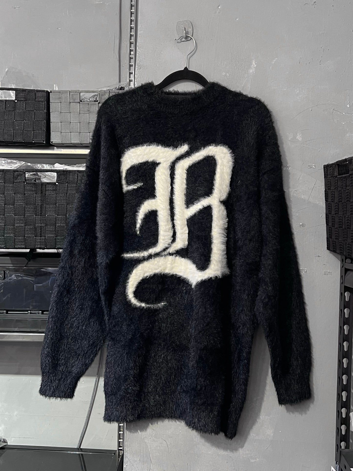 [unisex] ‘ B ‘sweater