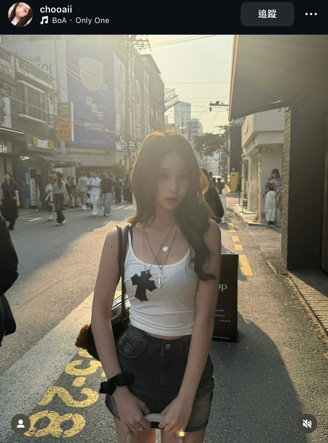 CROSS NECKLACE SLEEVELESS