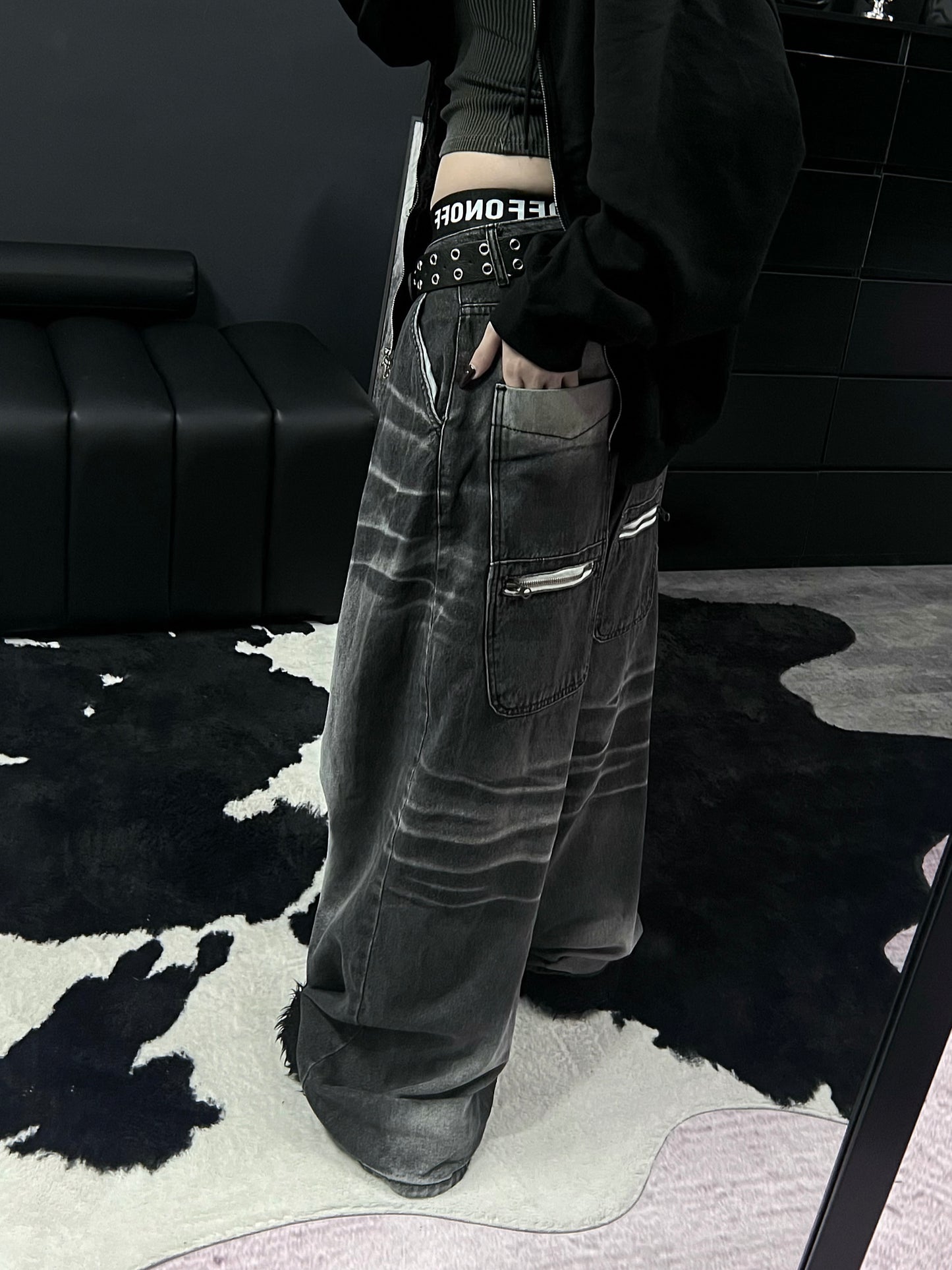 Back zipper pockets loose jeans