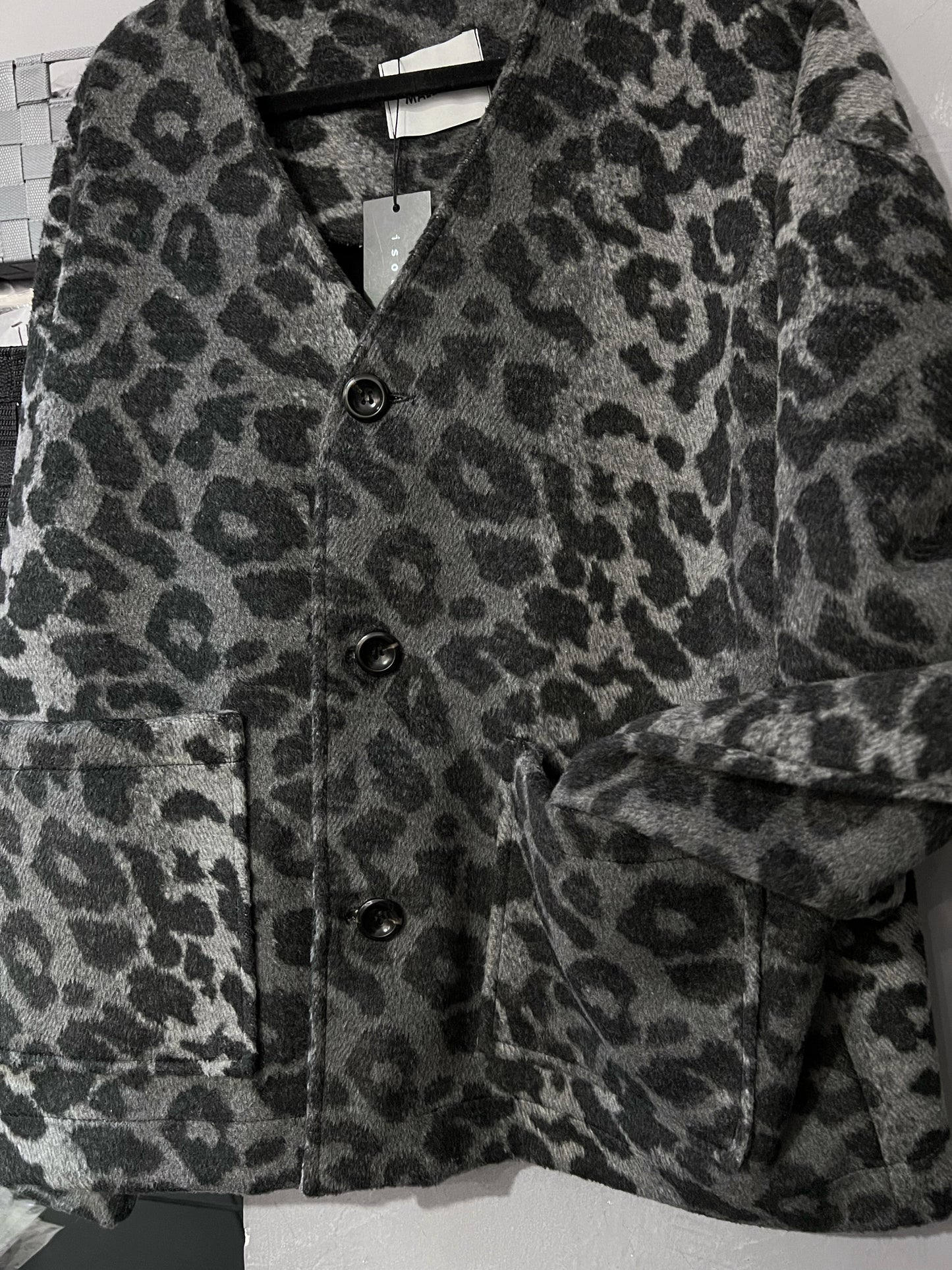 [unisex] V領豹紋鈕扣外套