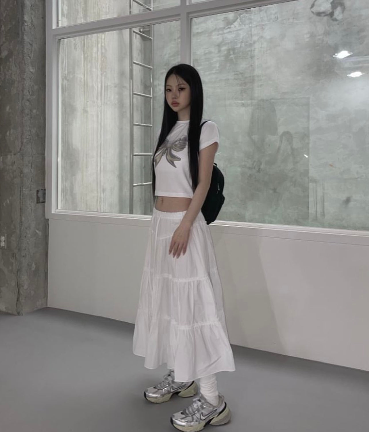 Metal ribbon tee