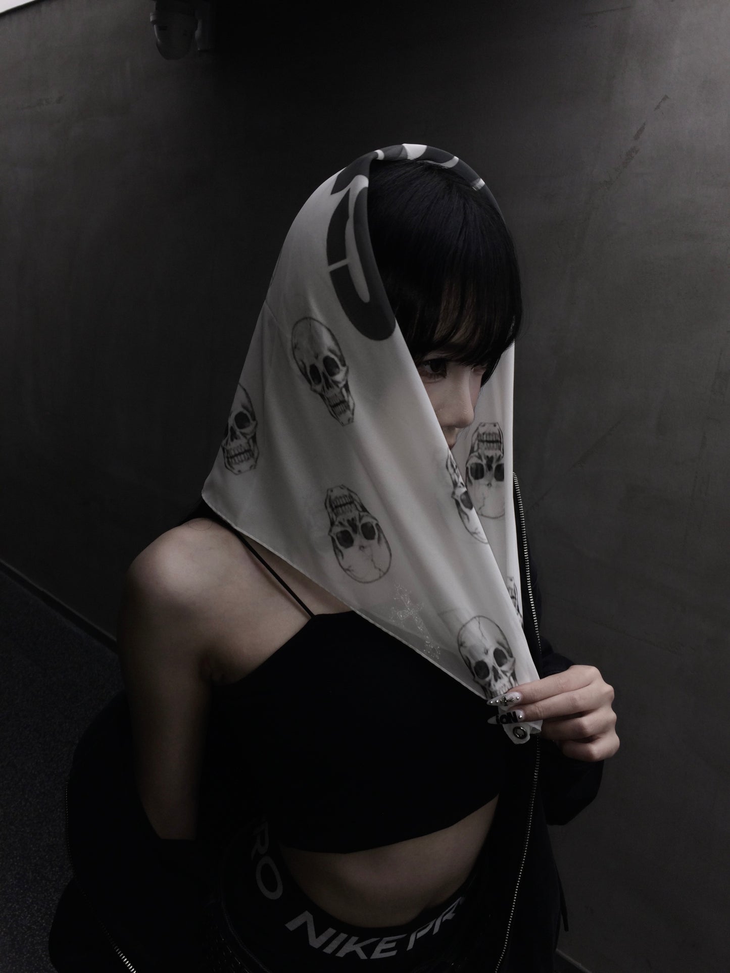 SMH SKULL EYELET SCARF