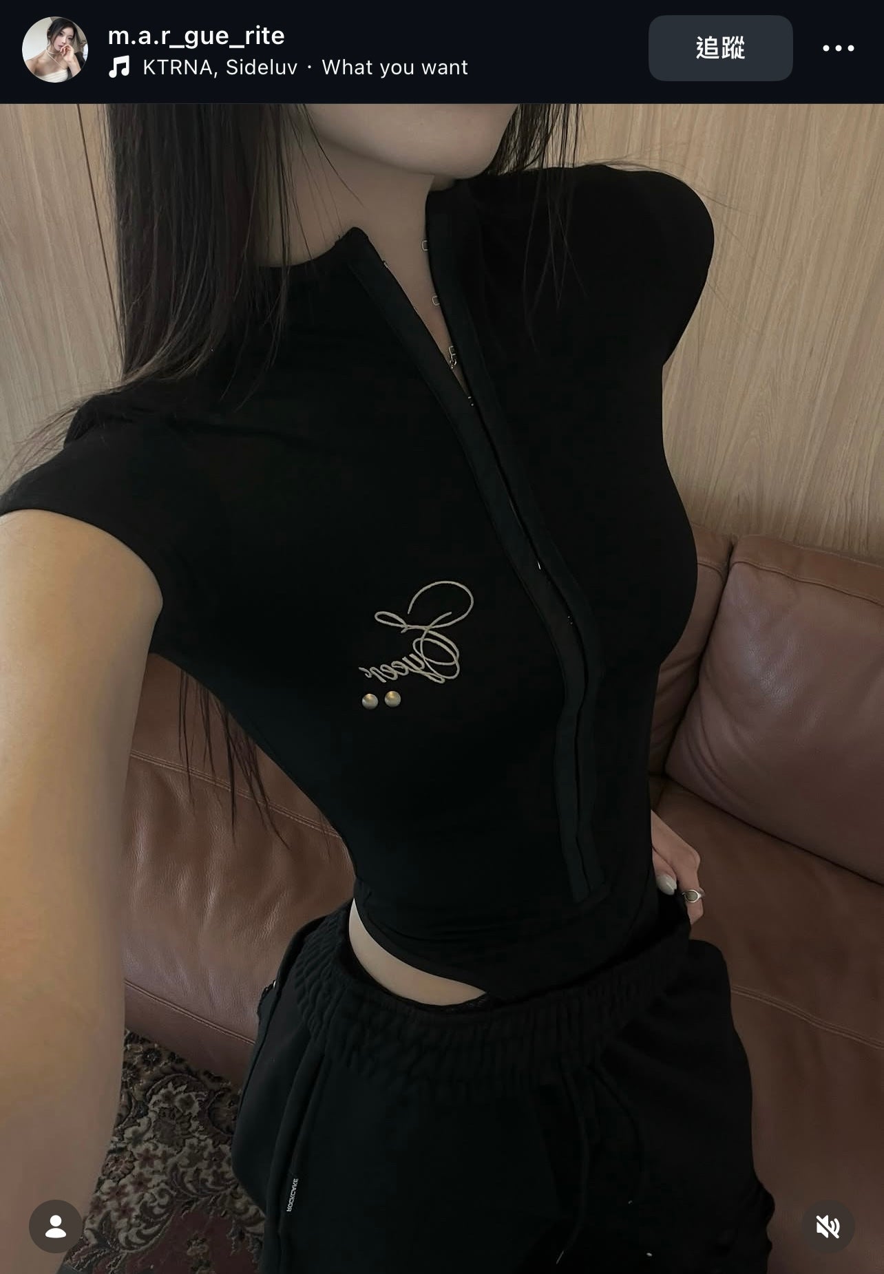 [ EYEER ] Script Logo Hook Short Sleeve Top