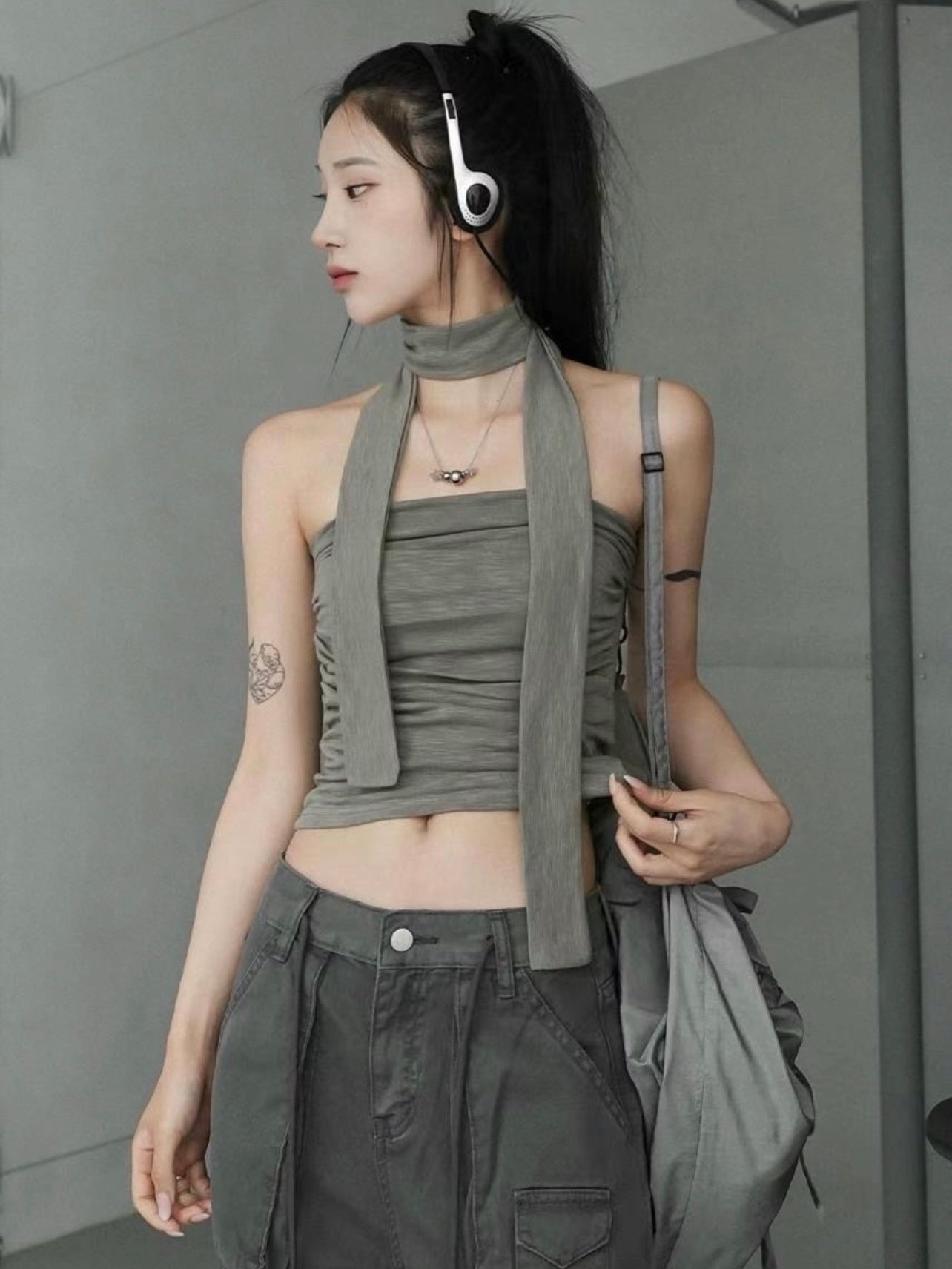 Crease tube top with muffler