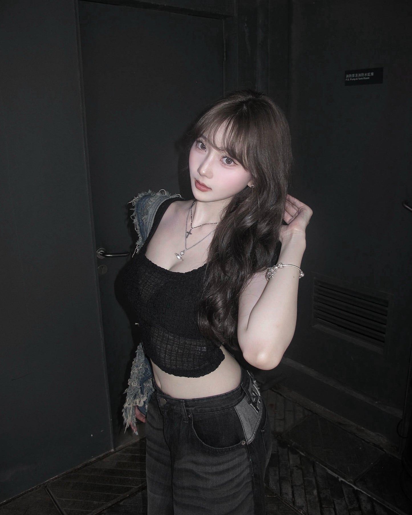 Back open strap wrinkle top