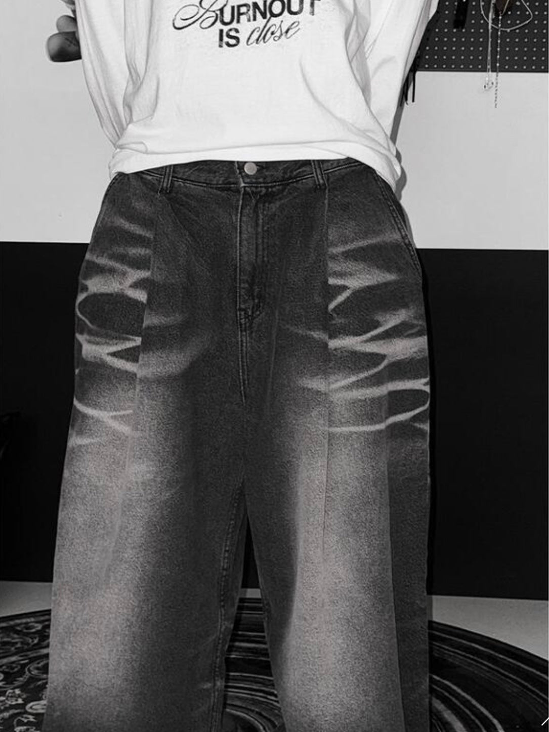 Back zipper pockets loose jeans