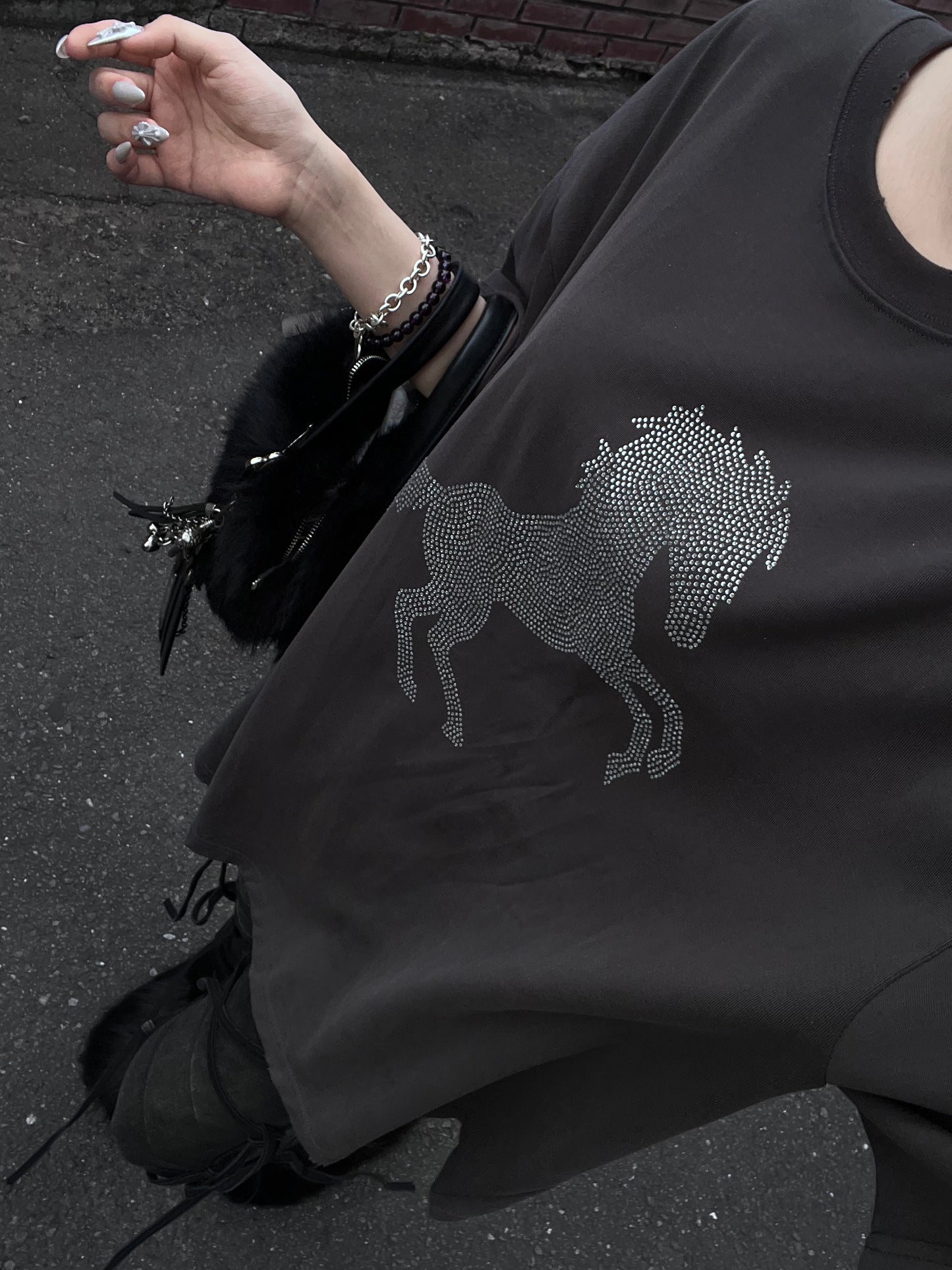 Horse logo tee