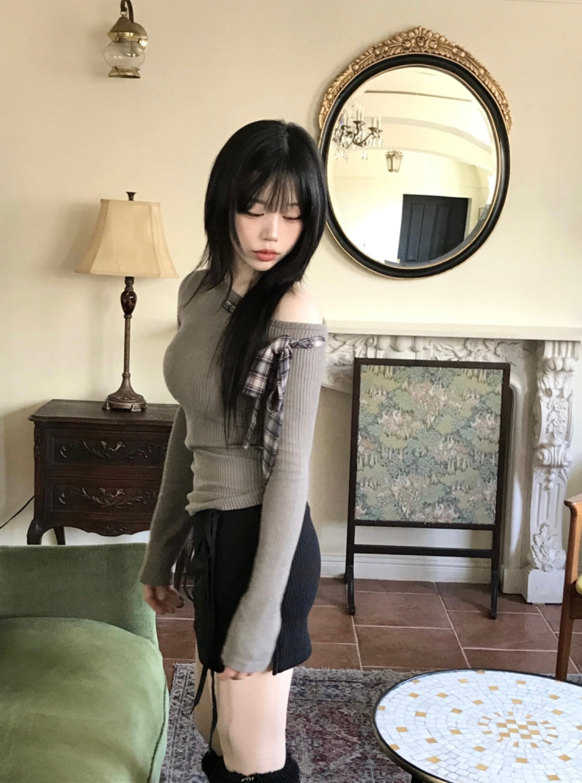 Drinks or coffee off shoulder