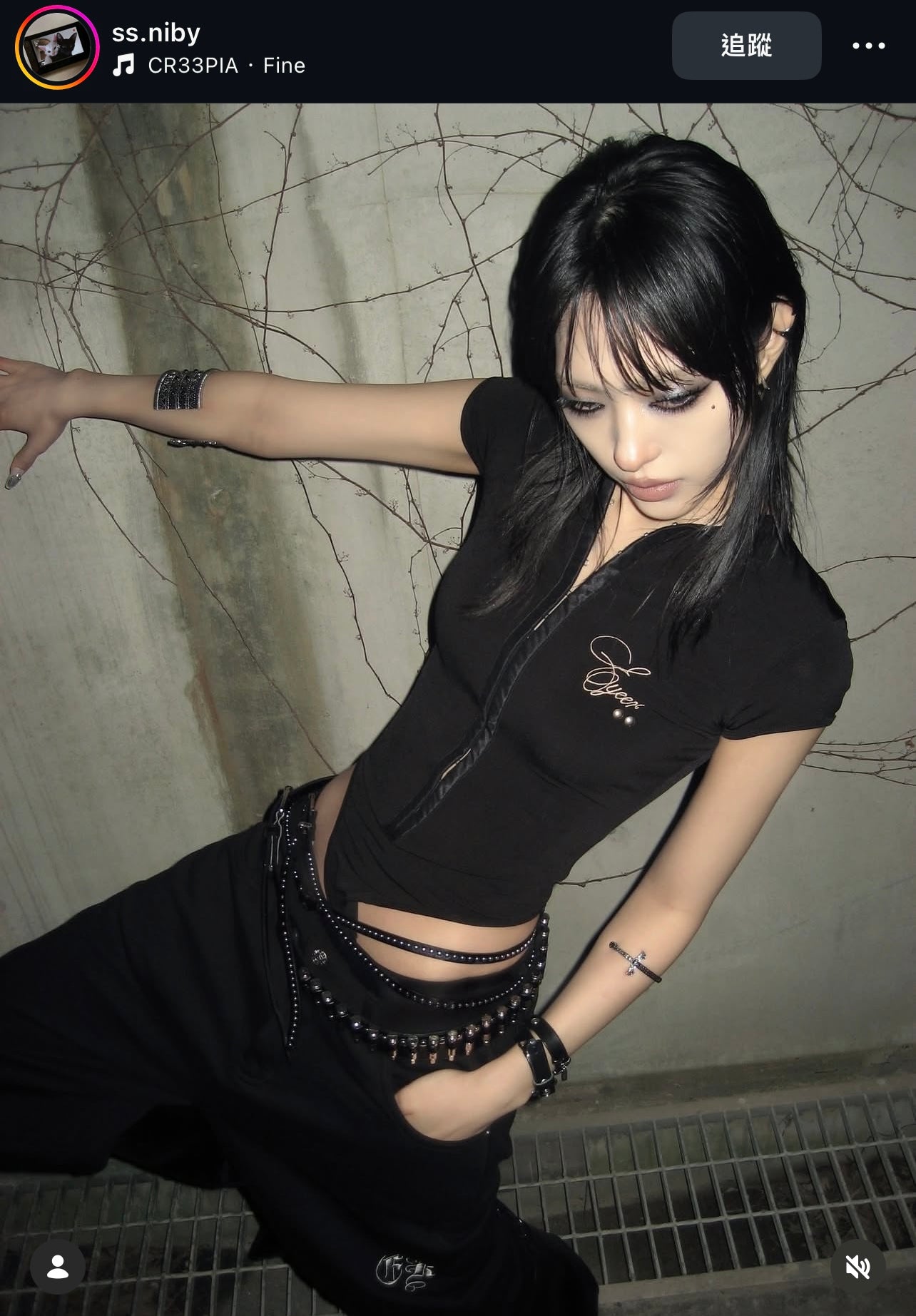 [ EYEER ] Script Logo Hook Short Sleeve Top