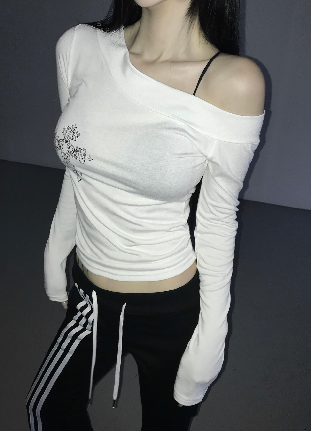 Cross one shoulder long sleeve