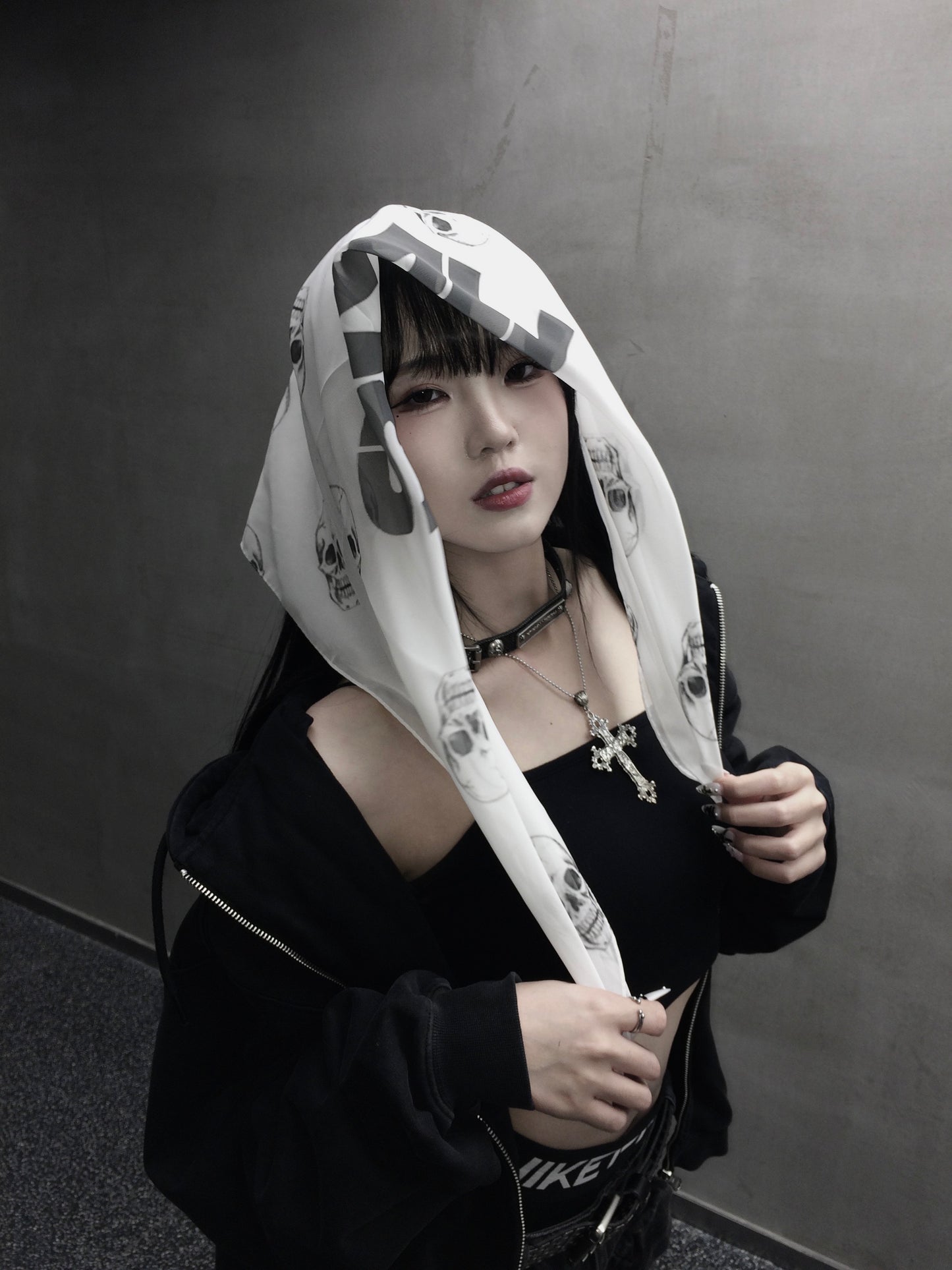 SMH SKULL EYELET SCARF